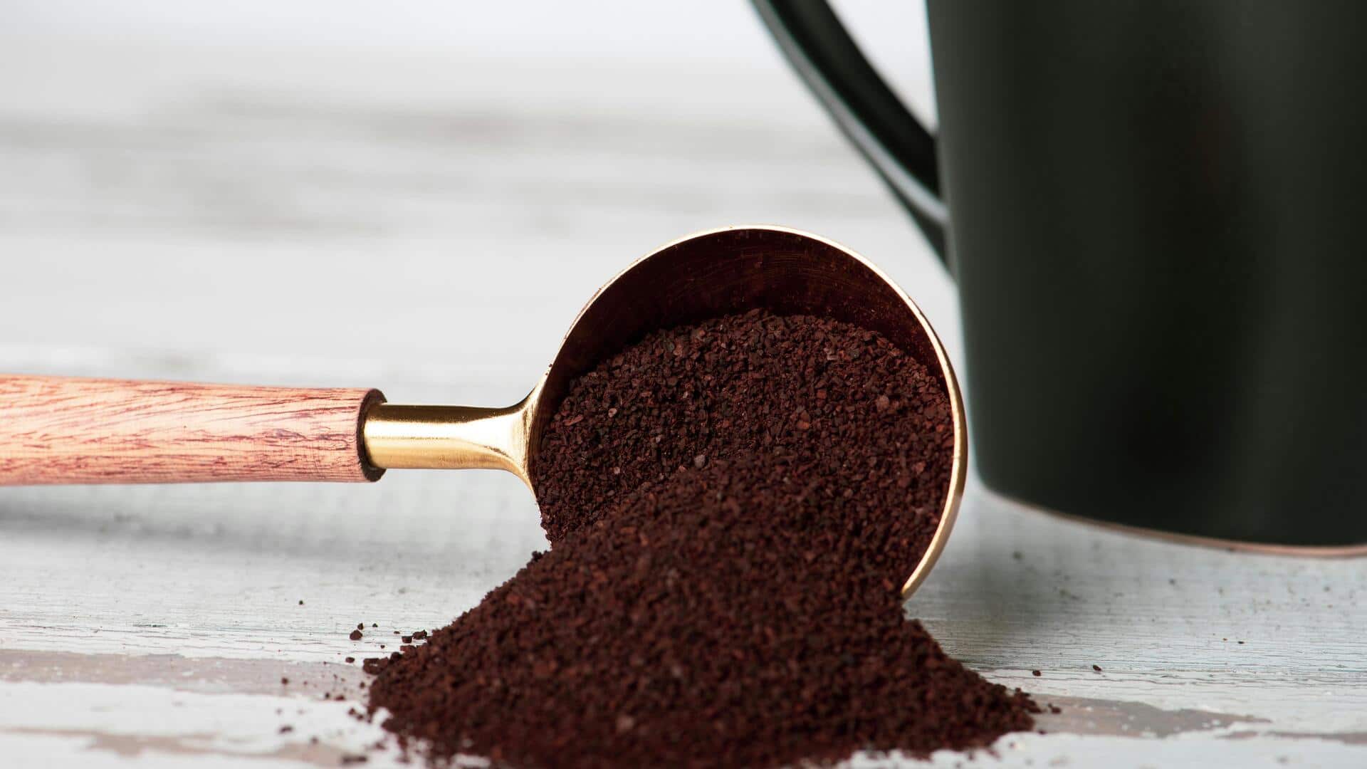 Menggunakan ampas kopi agar tanaman lebih sehat dan hijau