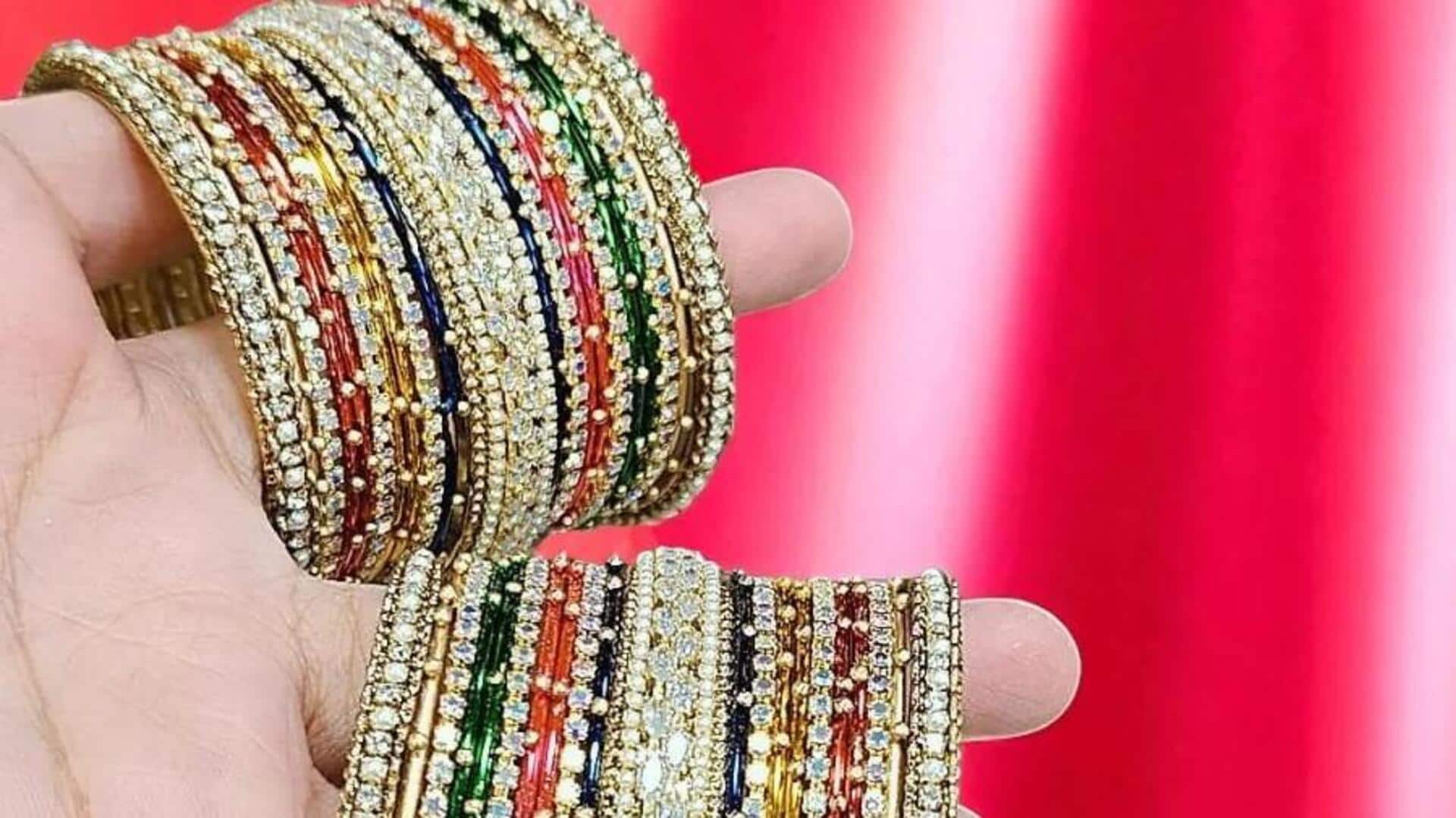 Aksesori metalik memeriahkan musim festival India