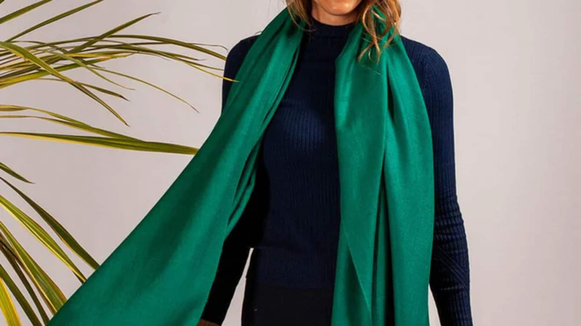 Warna hijau zamrud: Tingkatkan gaya Anda dengan aksesori unik