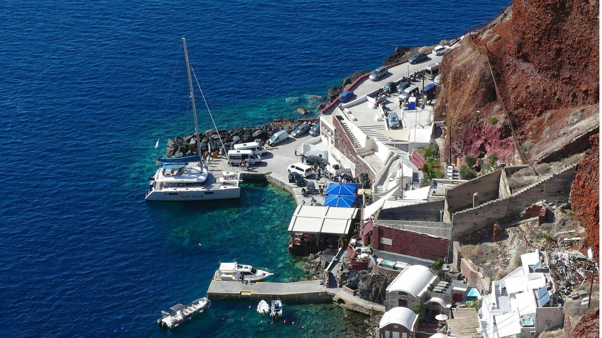 Tempat Tersembunyi di Santorini yang Menawan