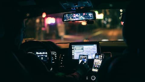 Menguasai Mengemudi Malam dengan Tips Aman Ini