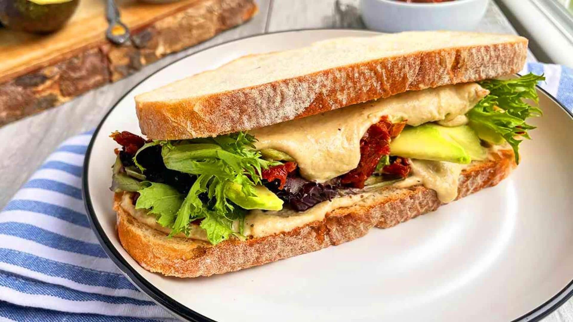 Mencicipi Sandwich Vegetarian dengan Isian yang Unik