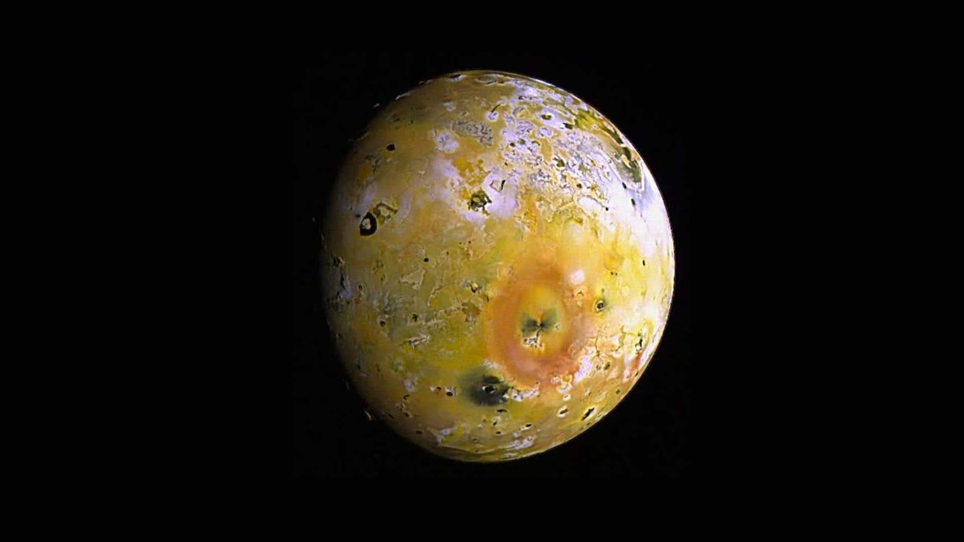 Lima Bulan yang Unik di Tata Surya Kita Lima Bulan yang Unik di Tata Surya Kita