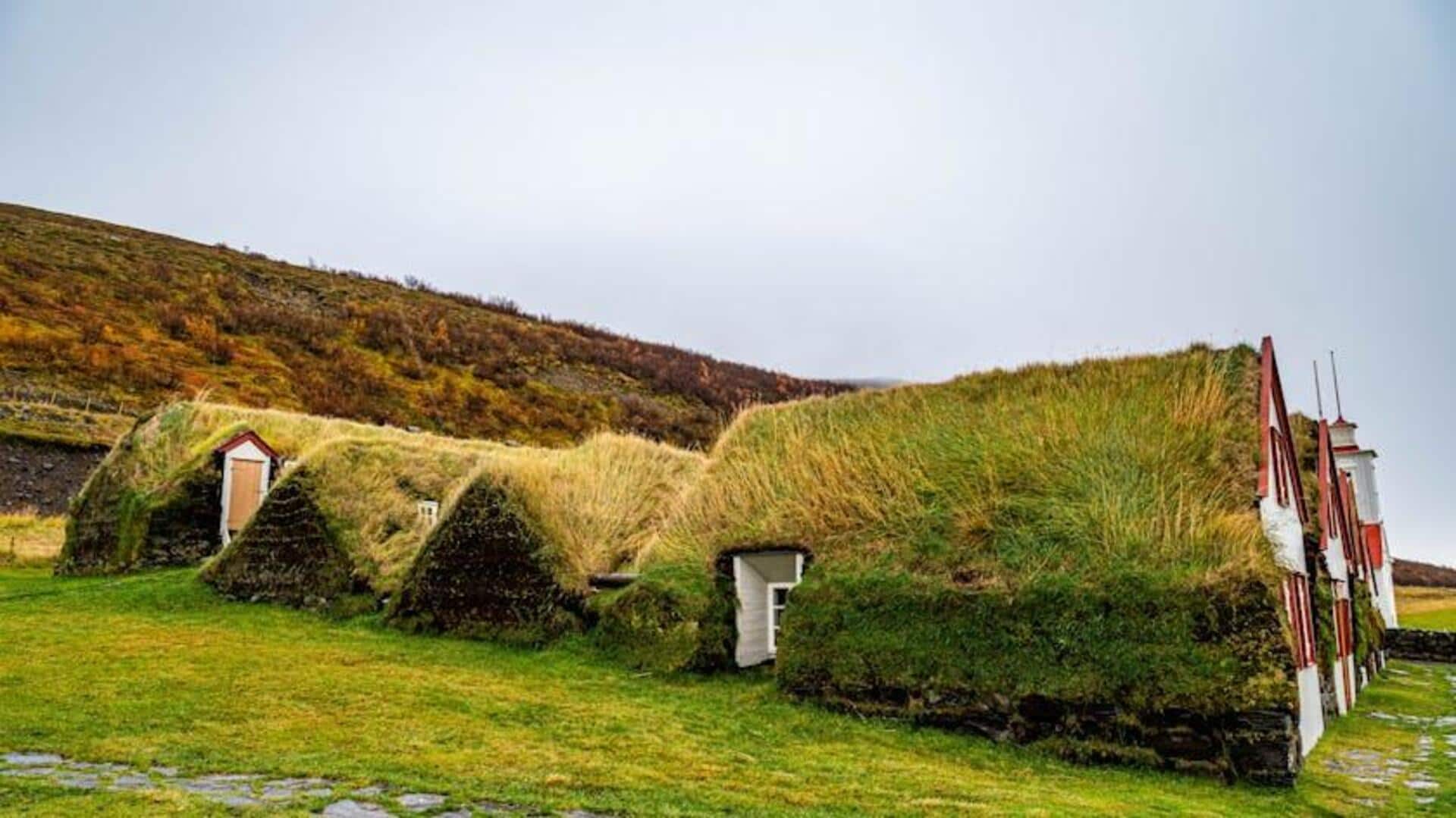 Mengunjungi Rumah Turf Unik di Islandia