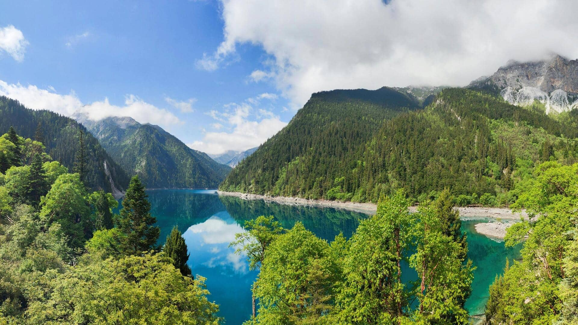 Menemukan Air Terjun Tersembunyi di Lembah Jiuzhaigou, Cina