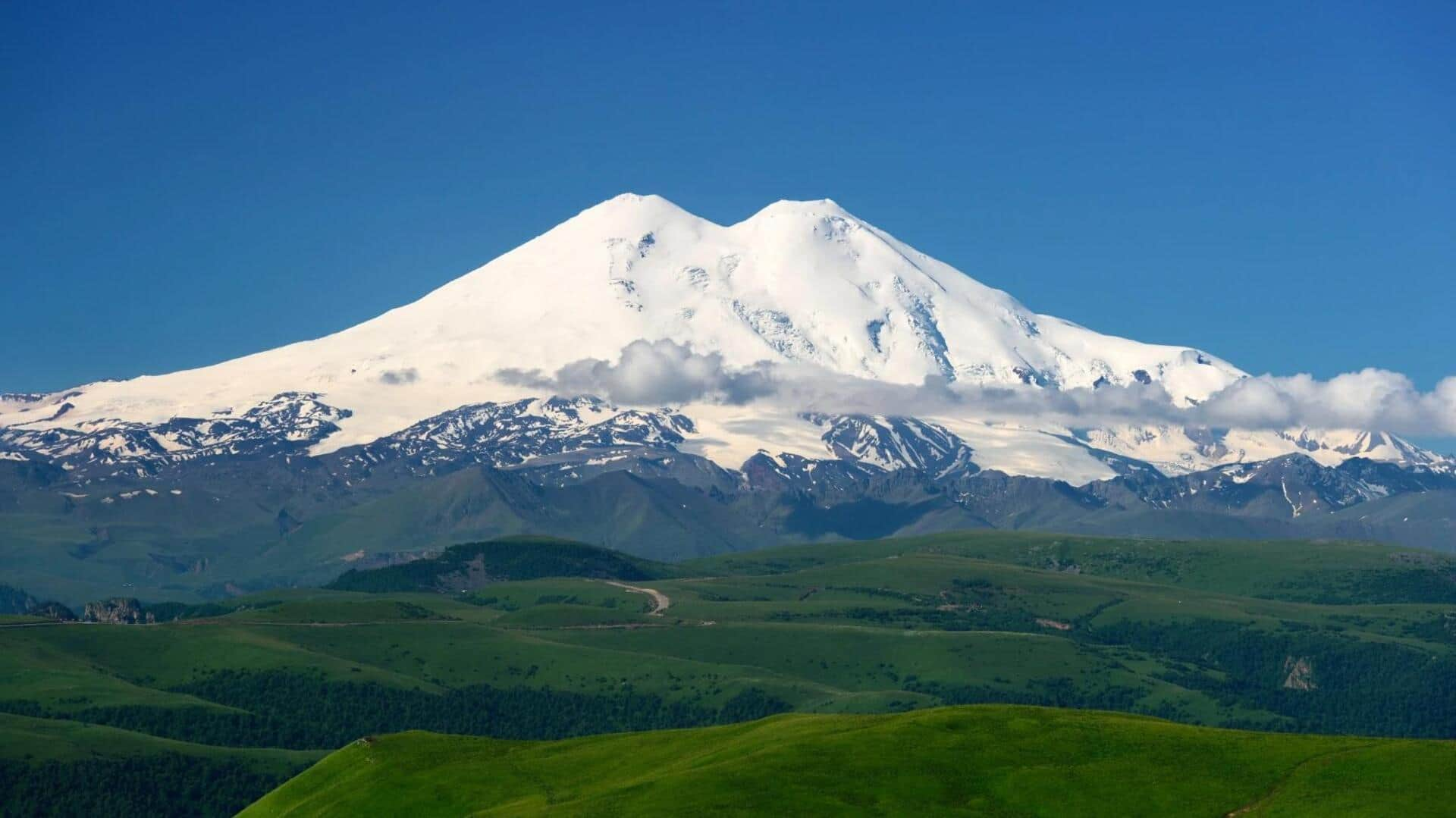 Menjelajahi Keindahan Gunung Elbrus, Rusia