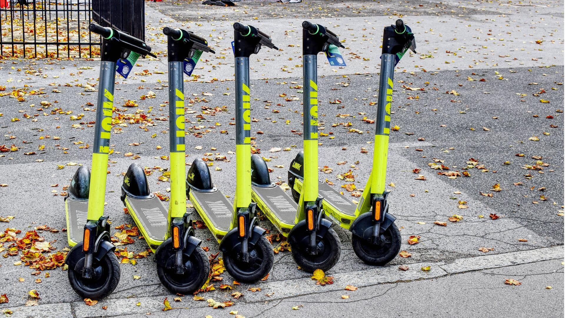 Skuter Listrik dengan Desain Ergonomis Unik