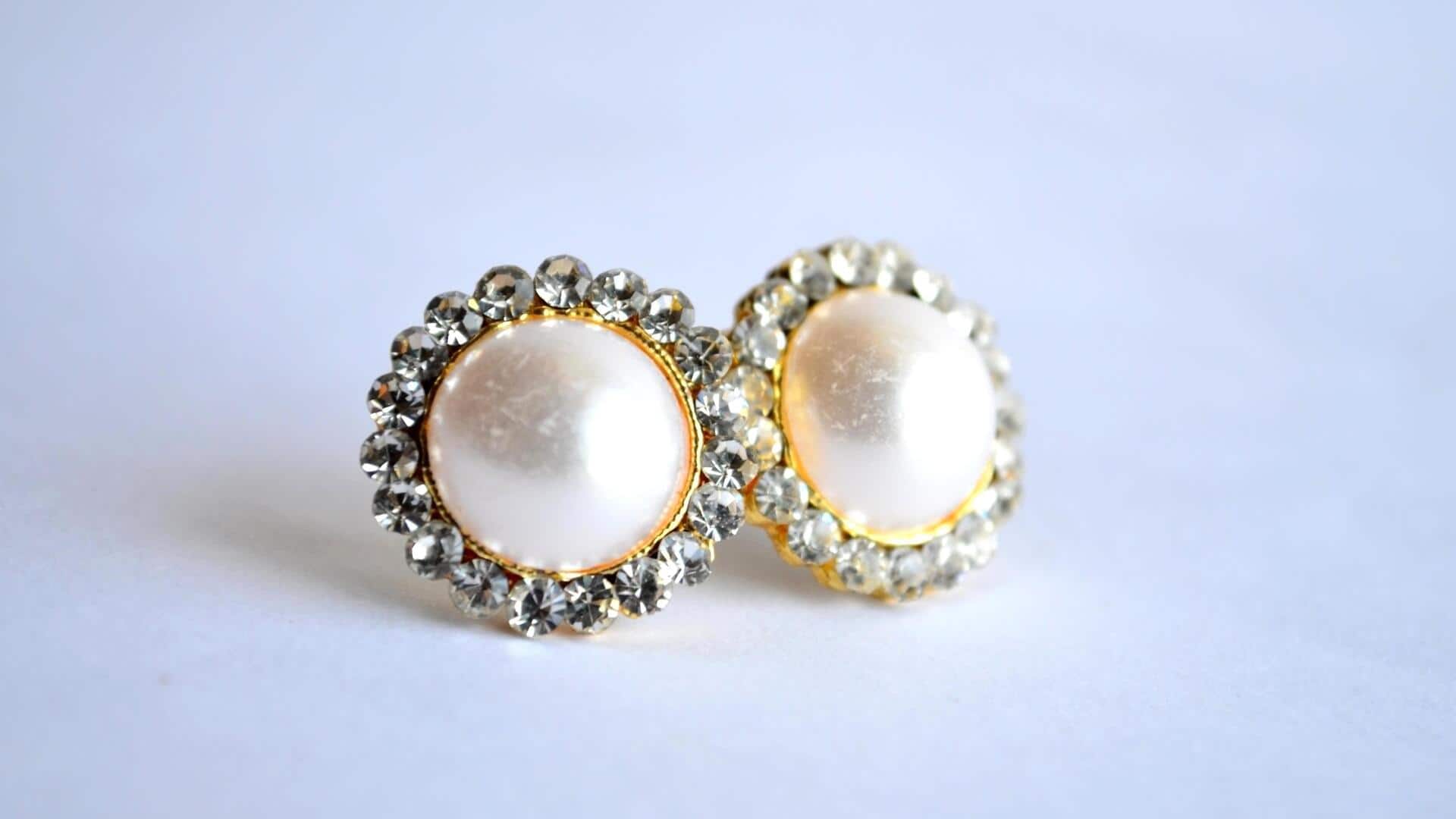 Gaya baru dengan aksesori vintage untuk kurti