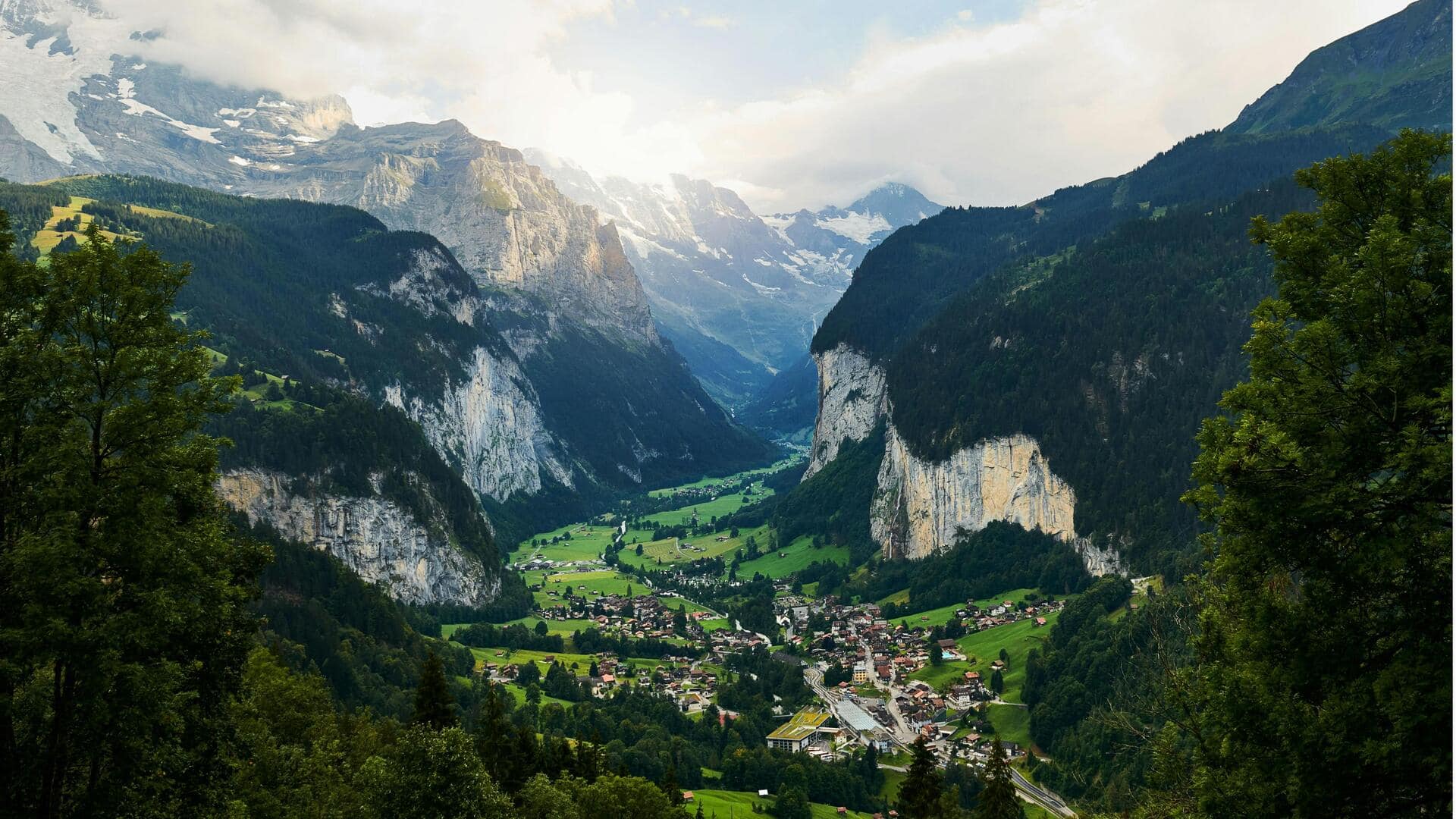 Menjelajahi Lembah Lauterbrunnen yang Memukau di Swiss