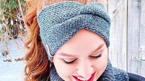 Tingkatkan gaya dengan headband rajut buatan tangan