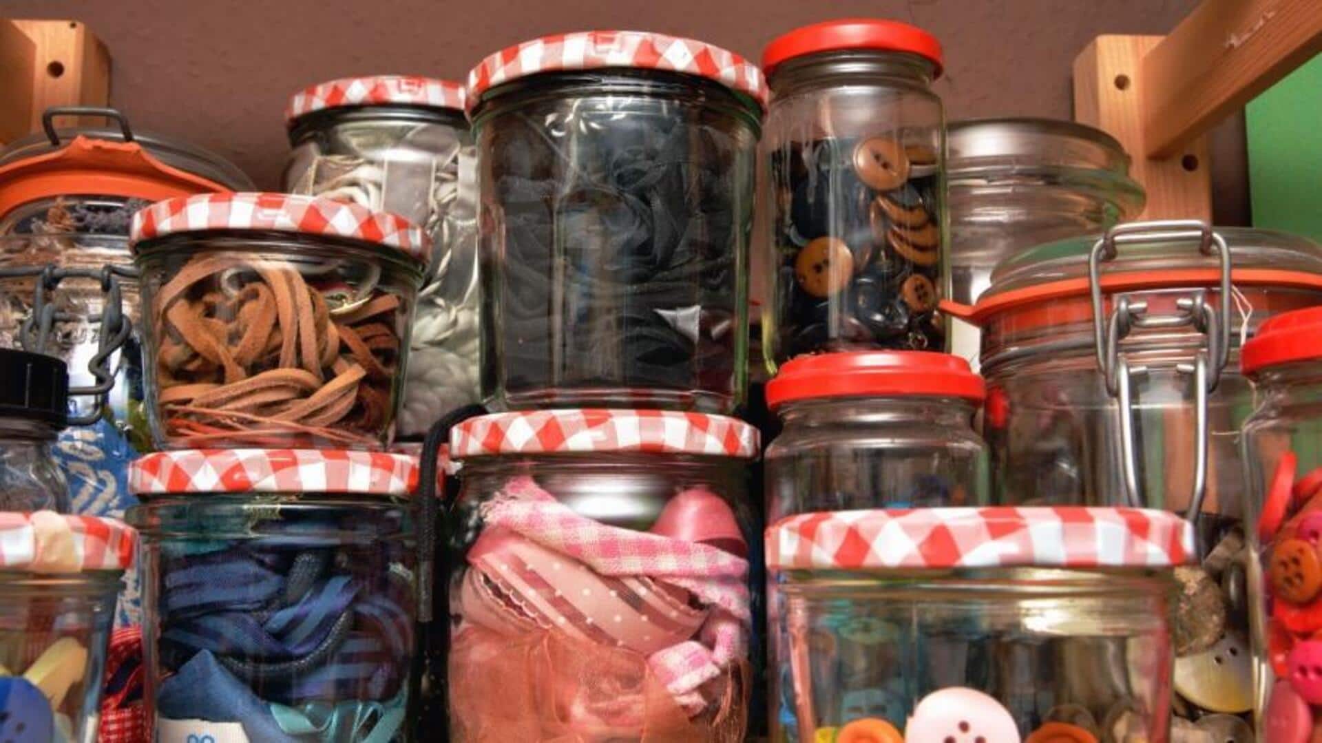 Lima cara kreatif menggunakan toples kaca di rumah