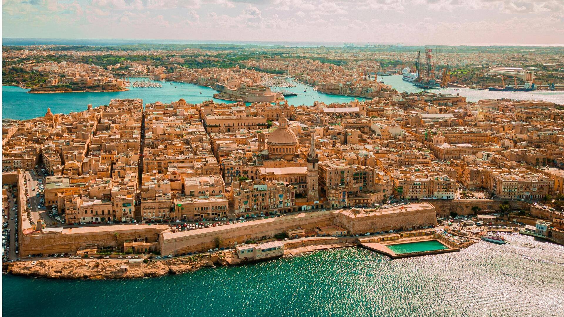 Menjelajahi Kota-Kota Menawan dan Jalur Pesisir Malta