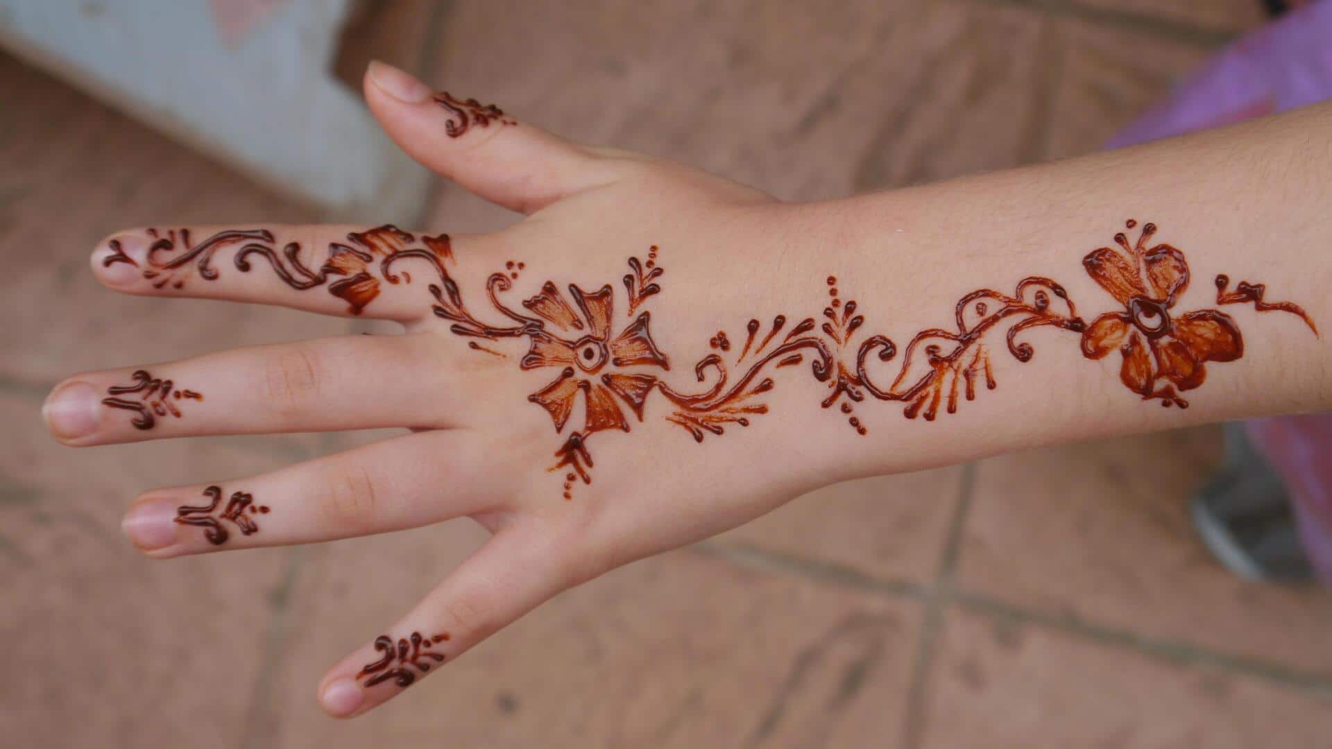 Aksesori lukisan tangan mengubah elegansi