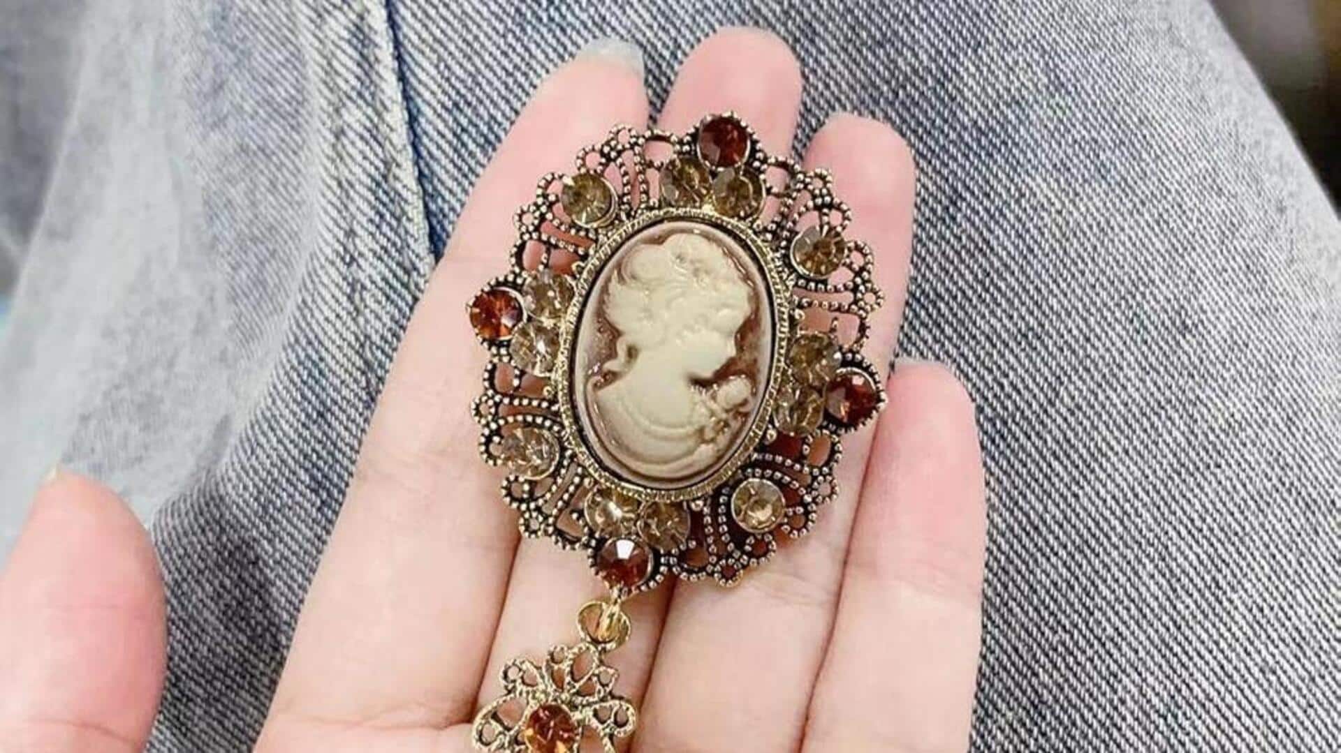 Menemukan pesona: Bros vintage untuk gaya abadi