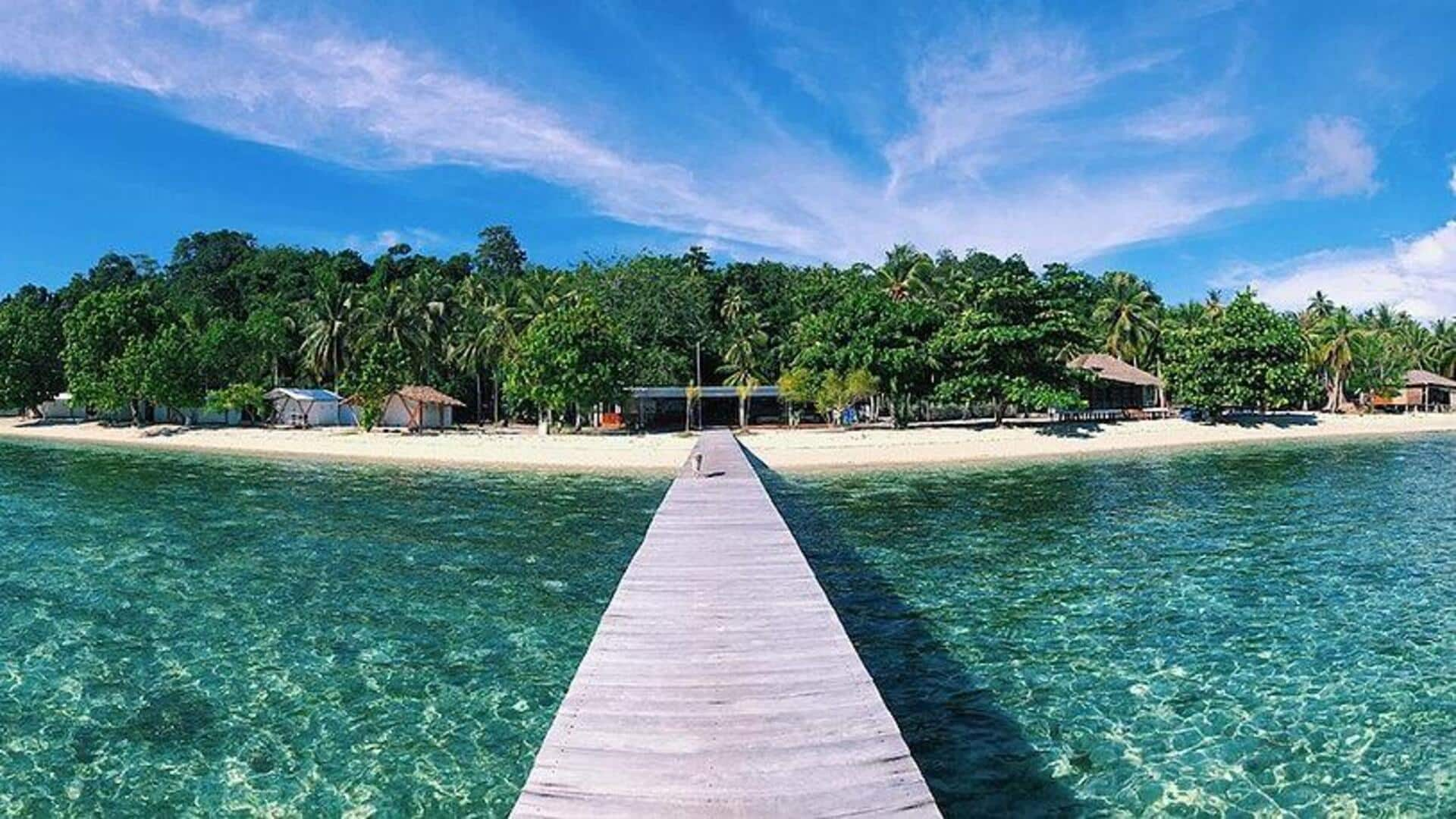 Menikmati Jernihnya Air Kepulauan Togean, Indonesia