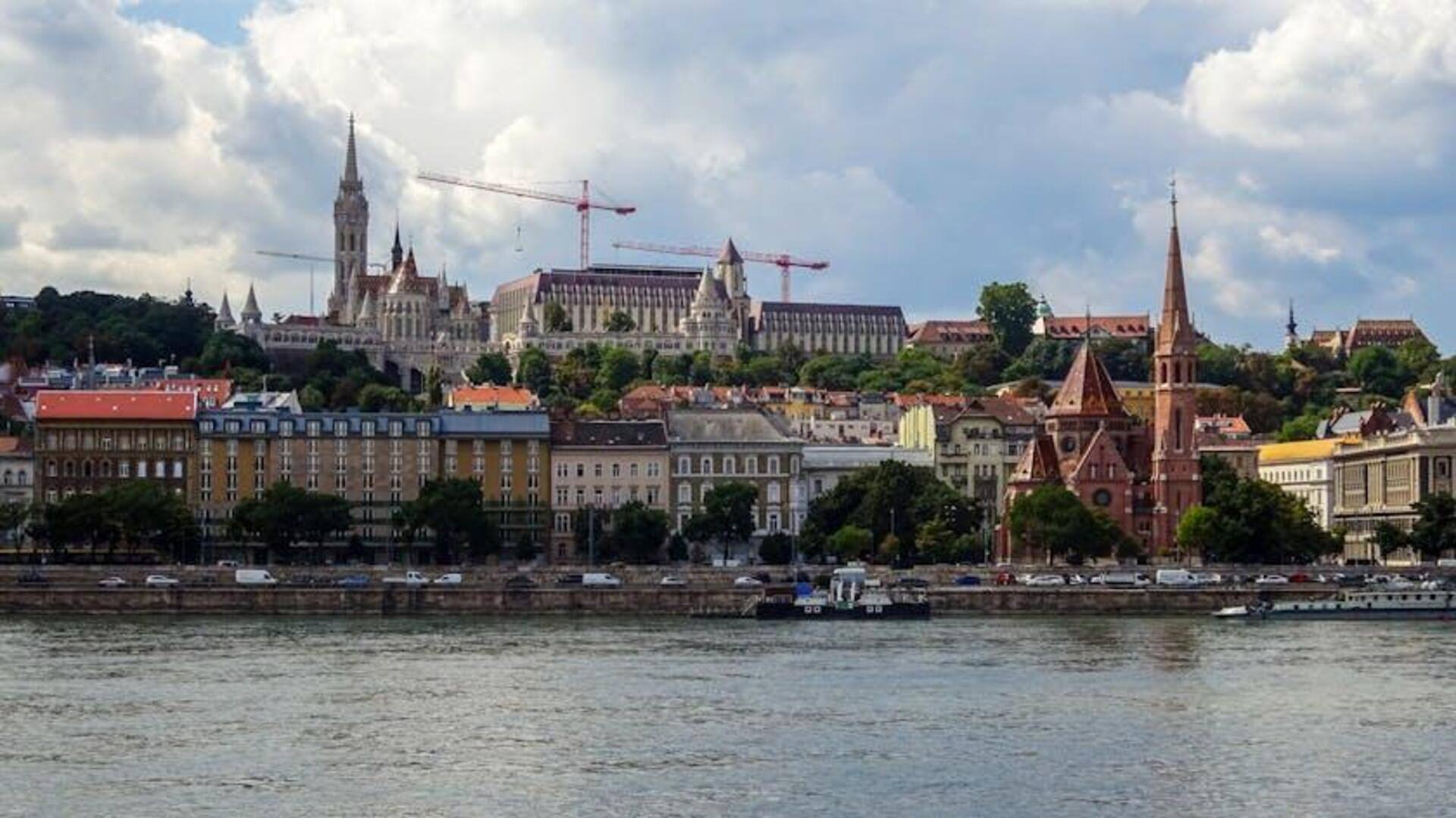 Kota Tepi Sungai Bersejarah Terindah d Hungaria