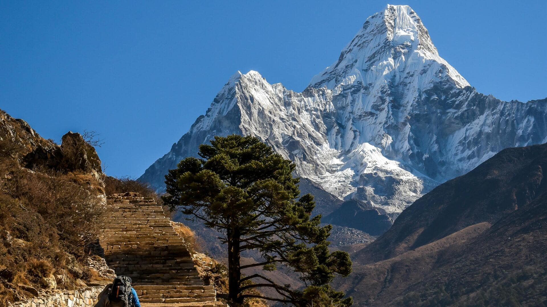 Menjelajahi Keindahan Ama Dablam Base Camp, Nepal