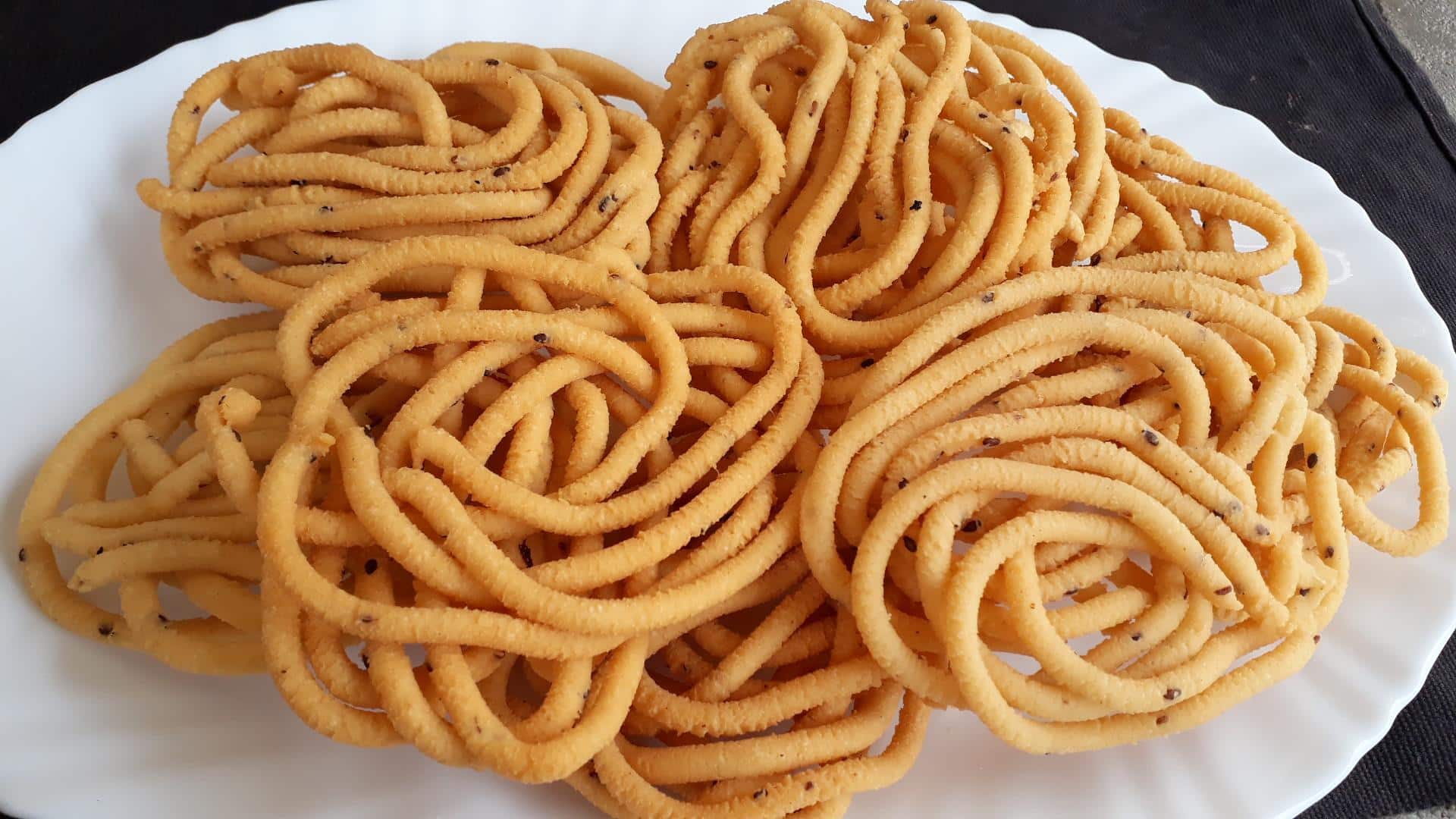 Camilan Renyah dari India dengan Tiga Bahan Sederhana