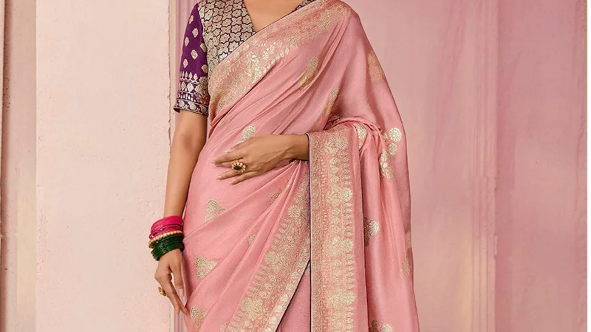 Kain tenun artistik dalam mode India modern