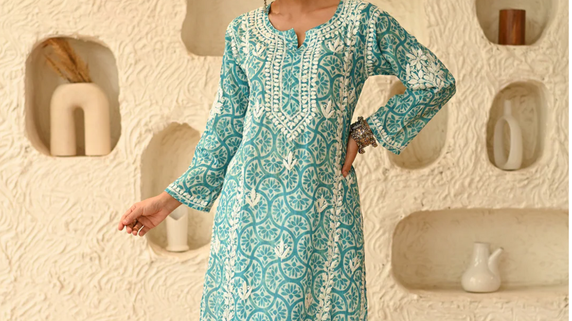 Cinta abadi mode India pada bordir Chikankari