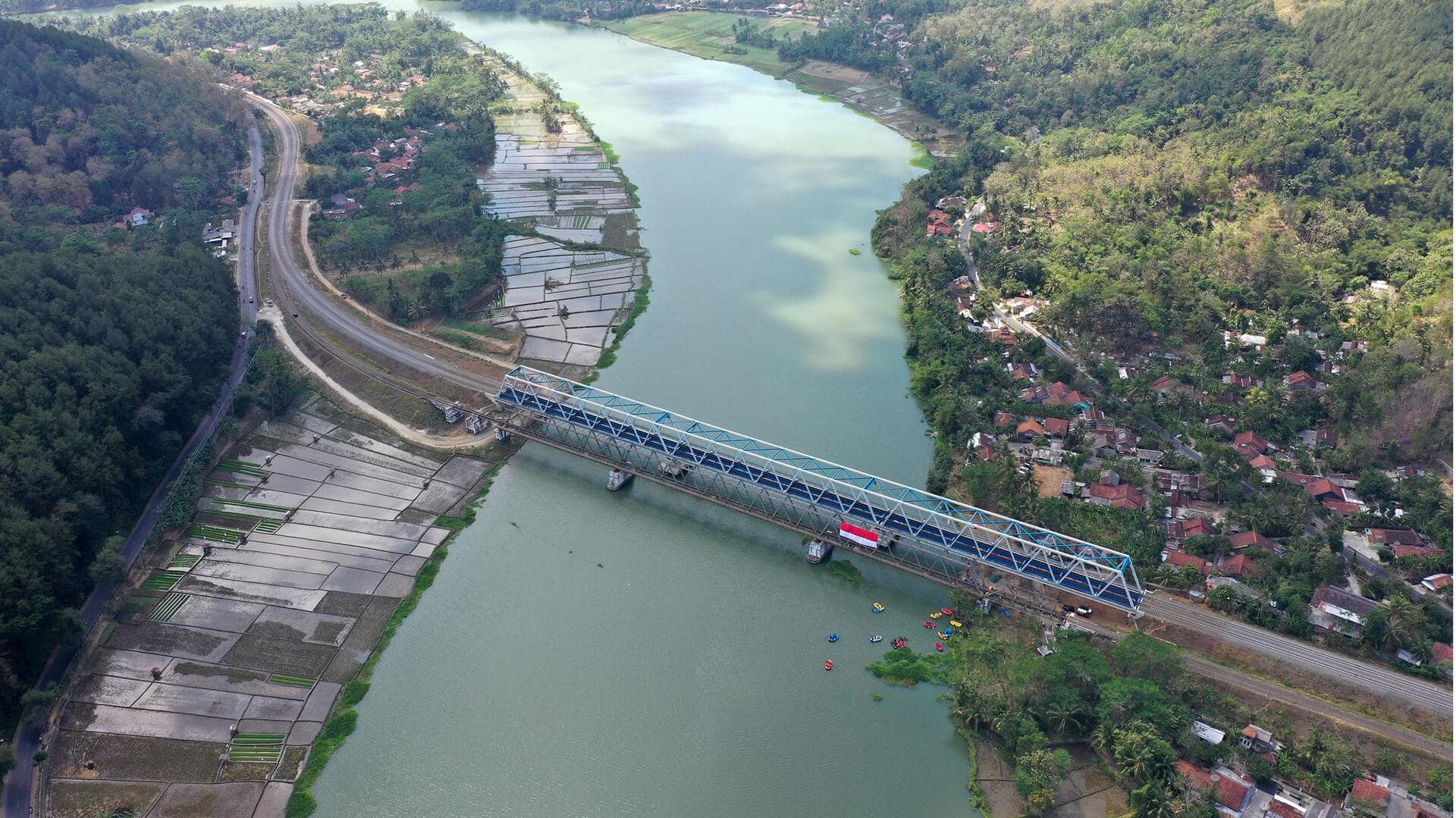 Menjelajahi Jalur Indah Tepi Sungai di Pulau Jawa
