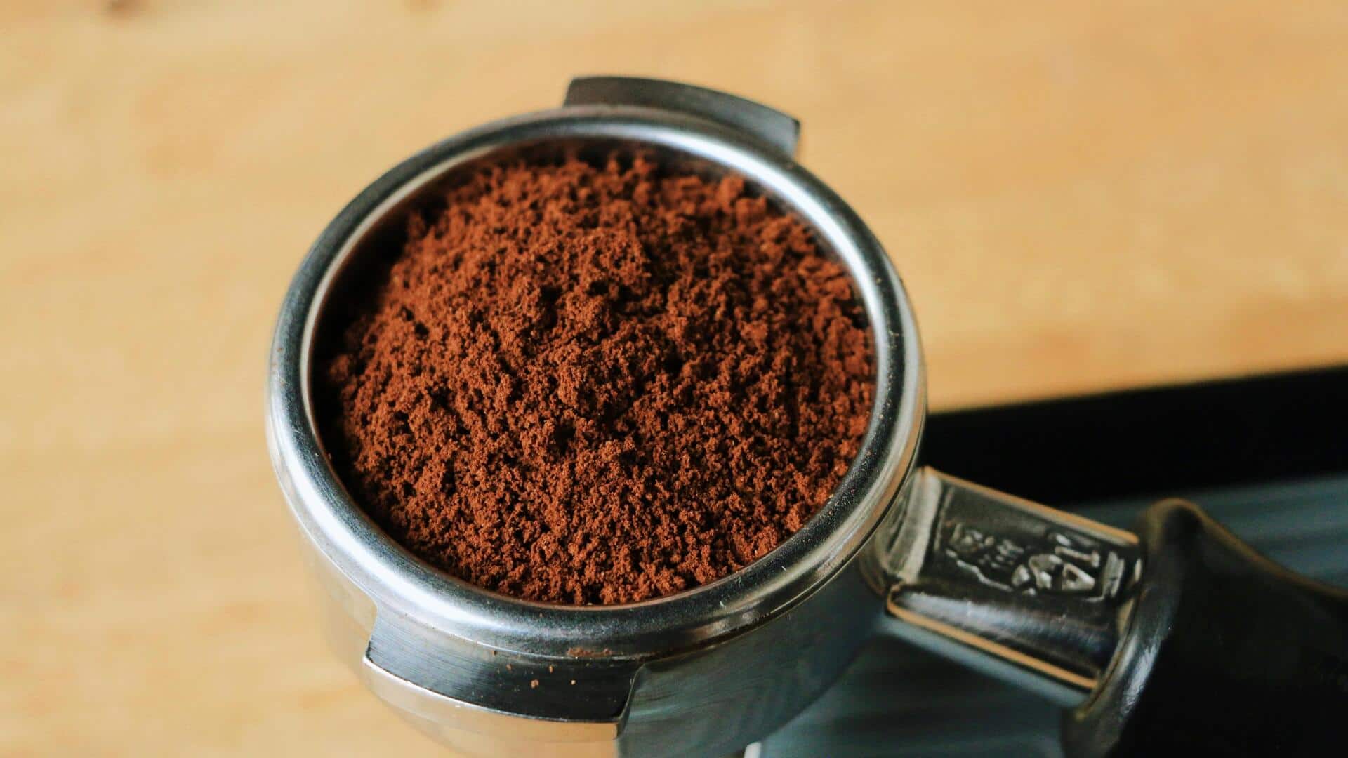 Seni dari ampas kopi di rumah