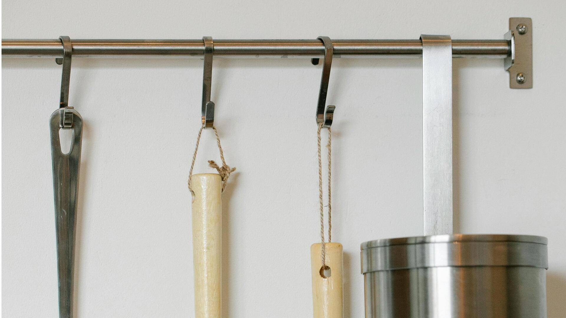 Penyimpanan dapur efisien dengan barang mandi