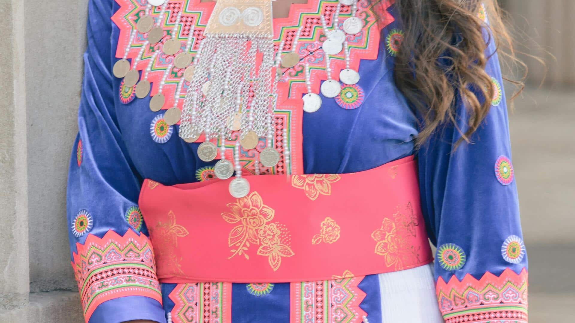 Cetakan etnik mengubah aksesori mode musim hujan