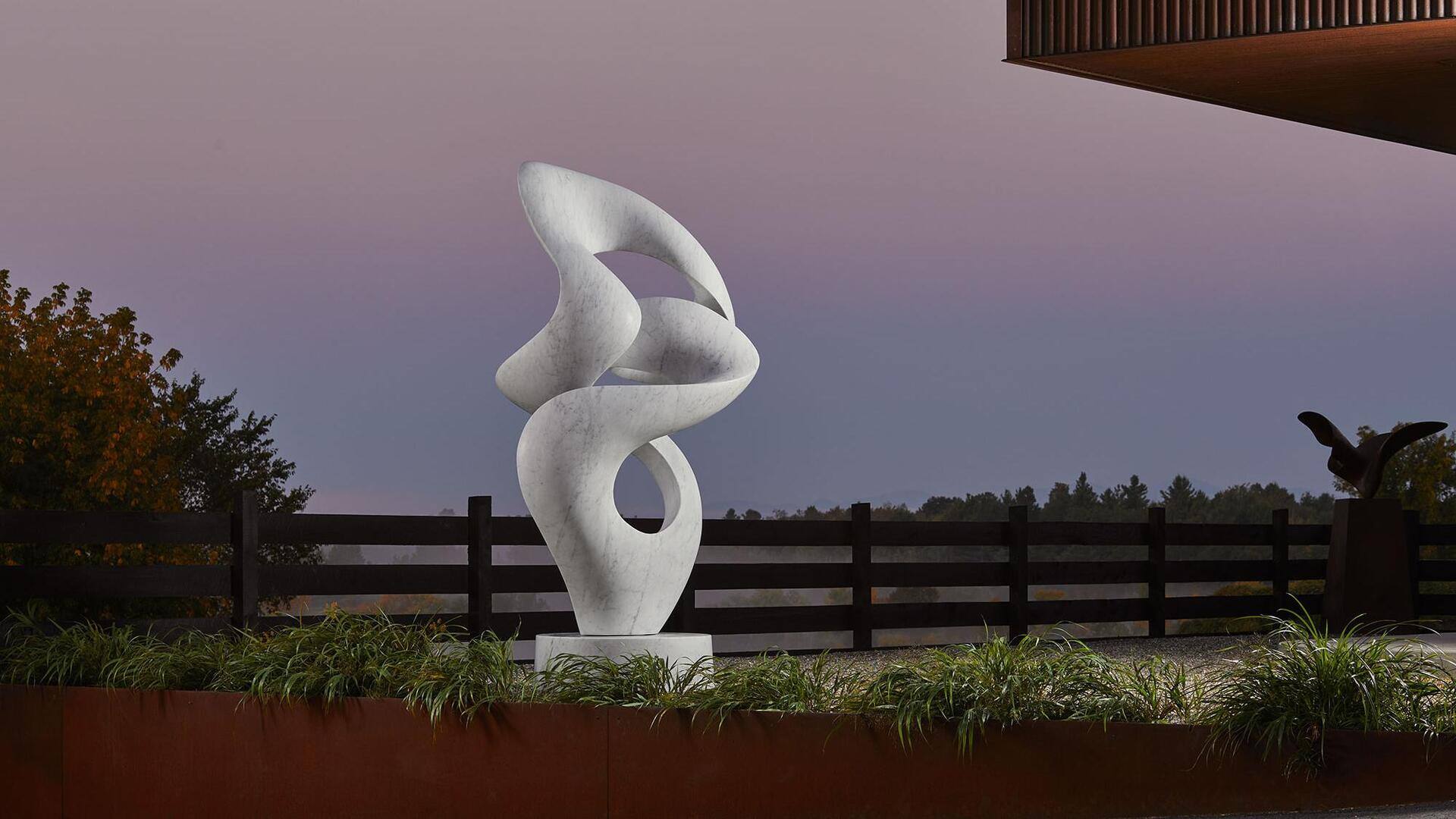 Menangkap Keindahan Abstrak: Teknik Fotografi Patung