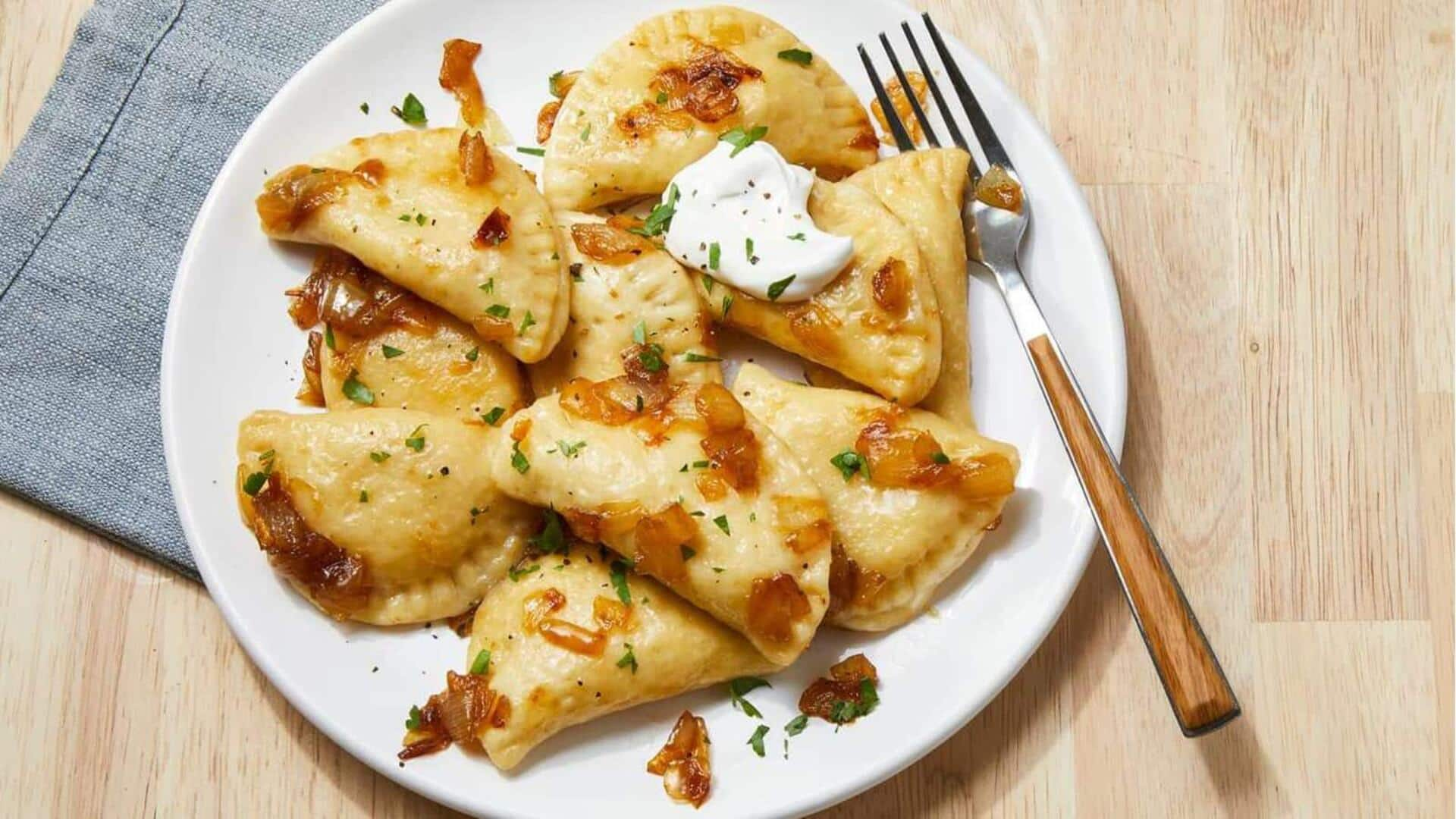 Makanan khas Polandia: Masak pierogi dengan isian kentang