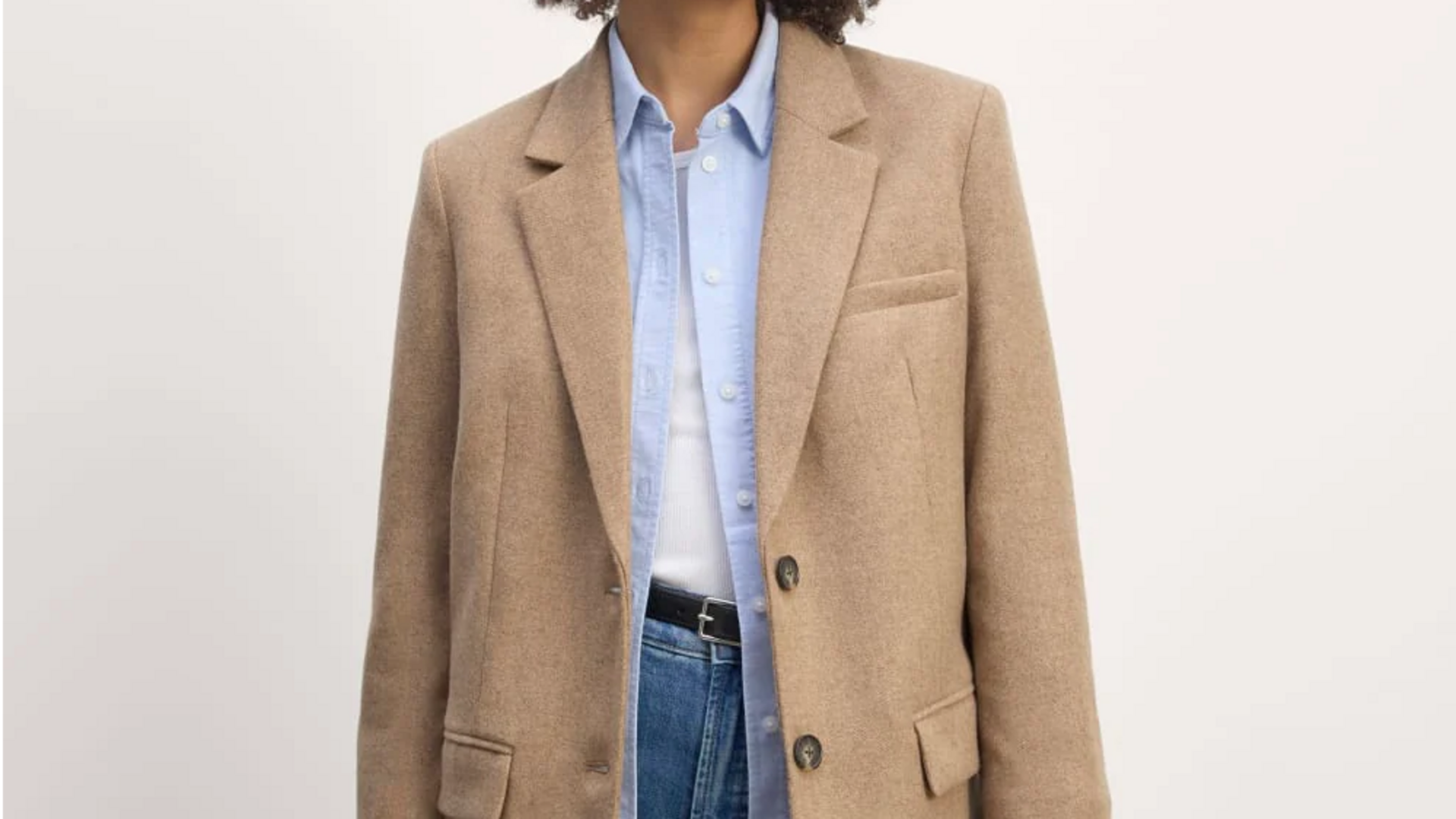 Gaya musim dingin jalanan India dengan blazer oversize