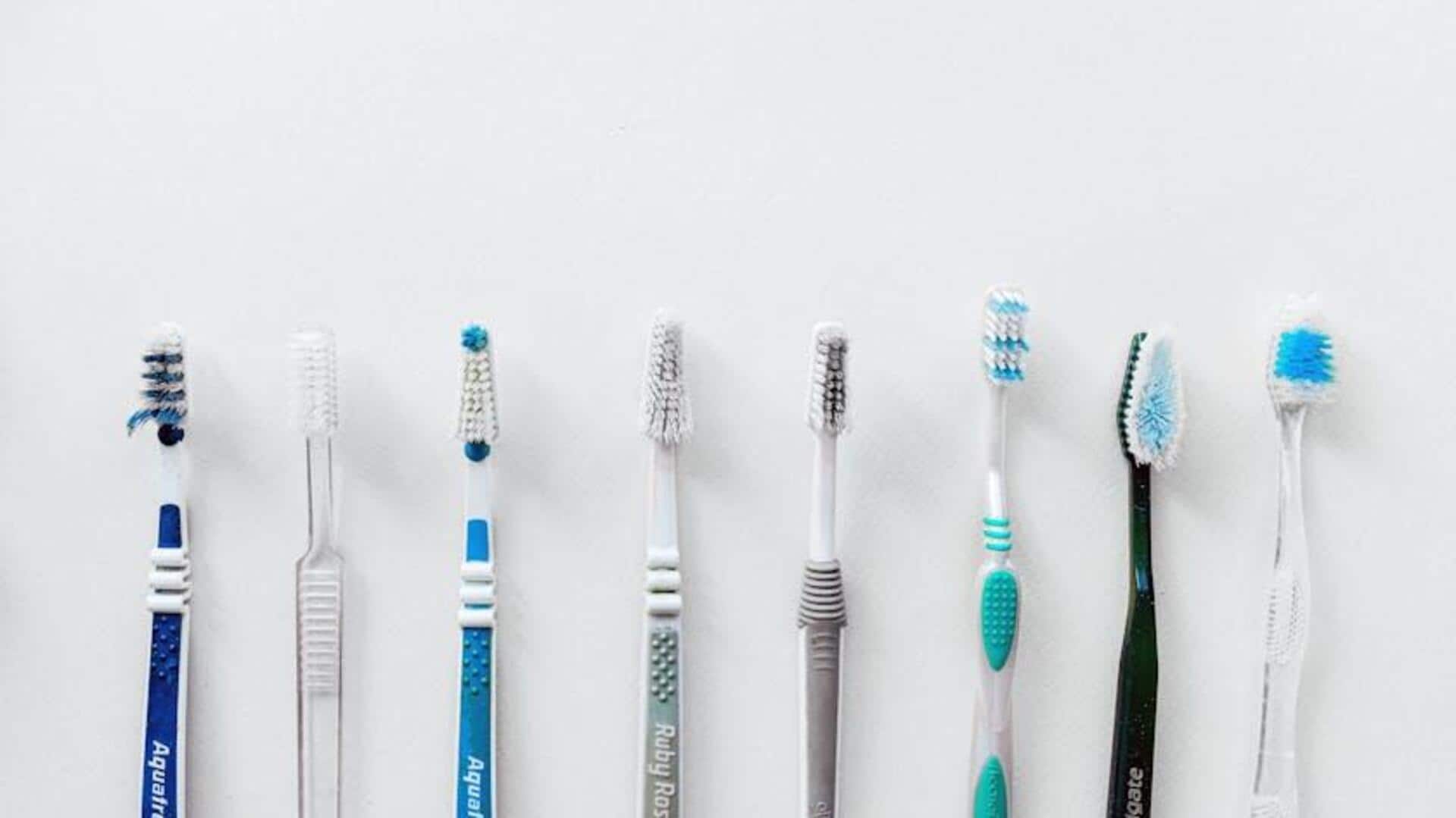 Gunakan sikat gigi bekas untuk membersihkan rumah