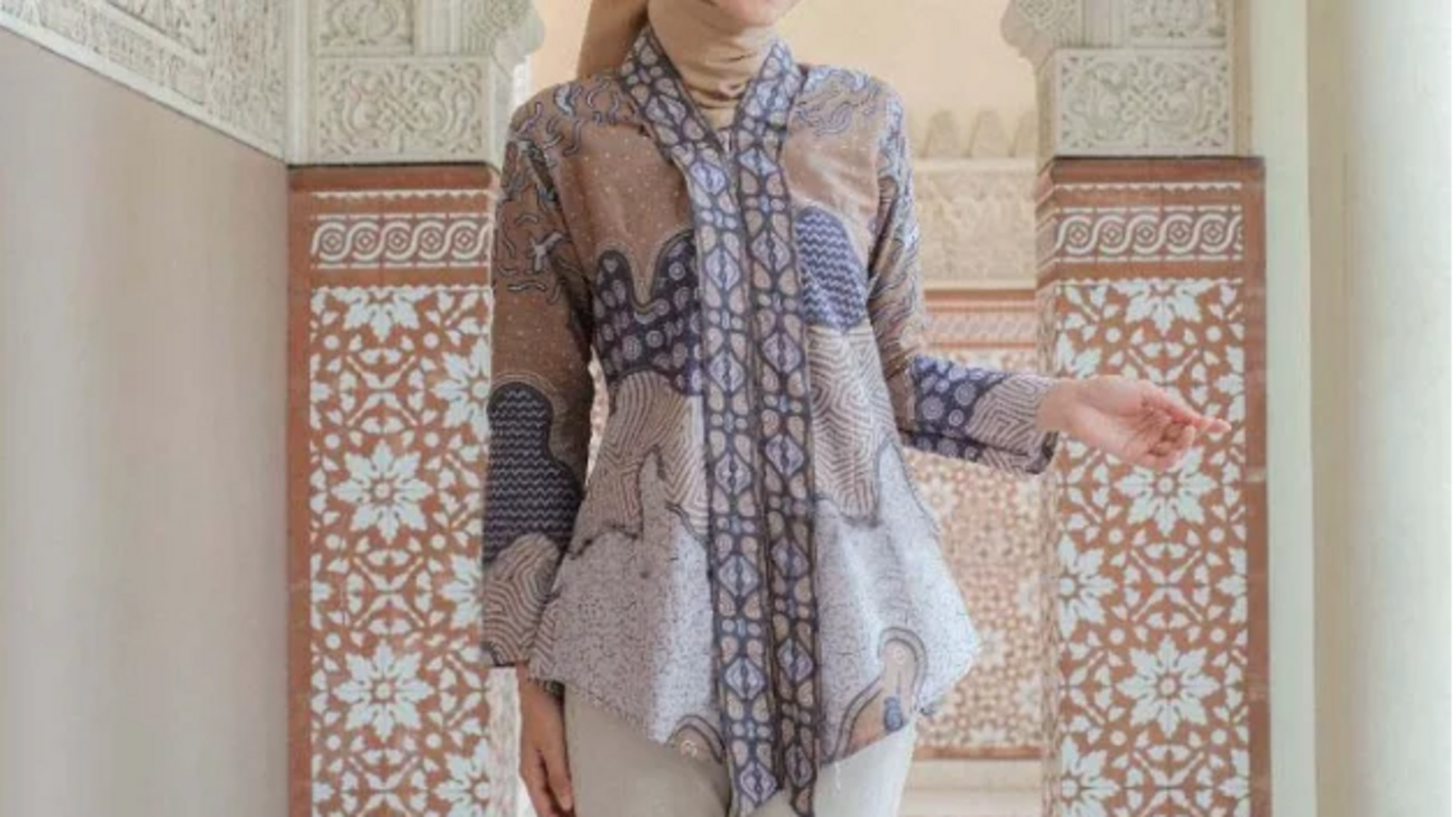 Motif Jawa abadi dalam tren mode Indonesia modern