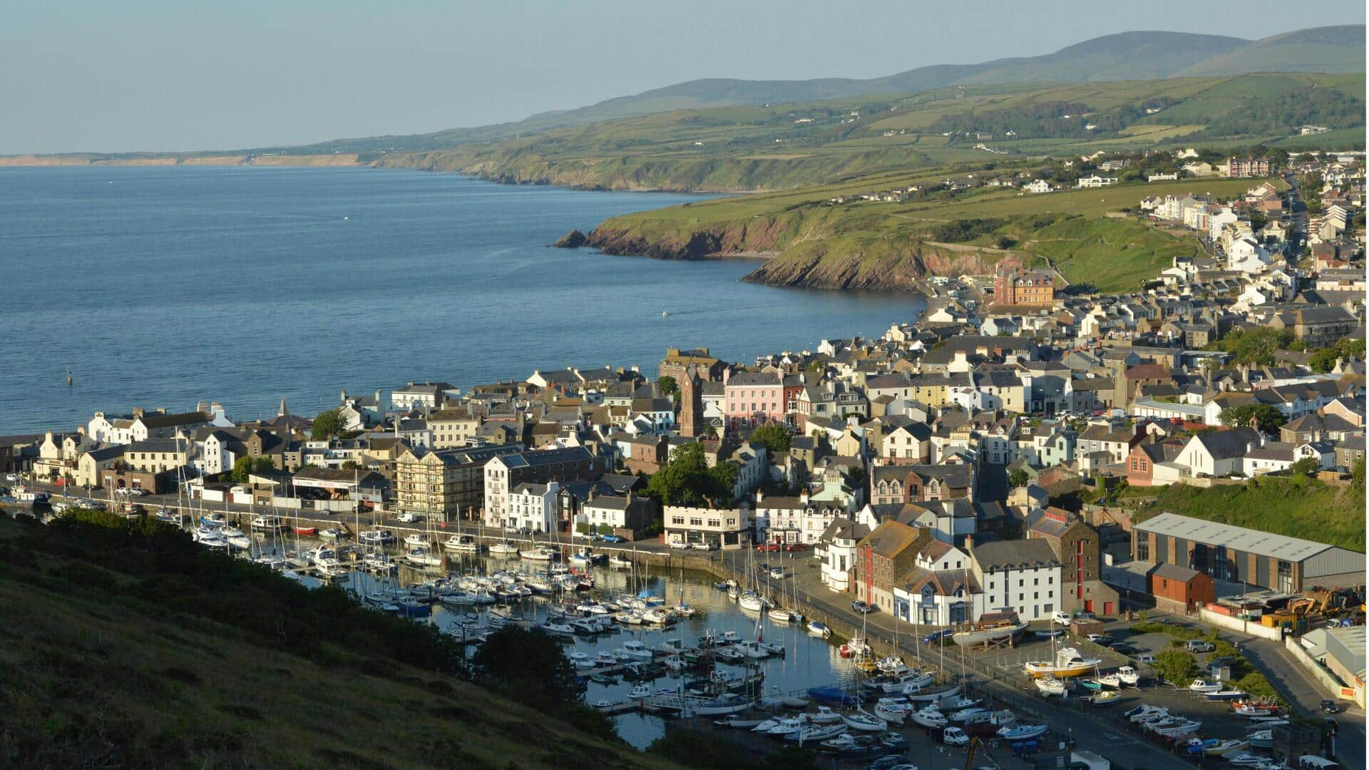 Menikmati Keindahan Pantai Glashtyn, Isle of Man