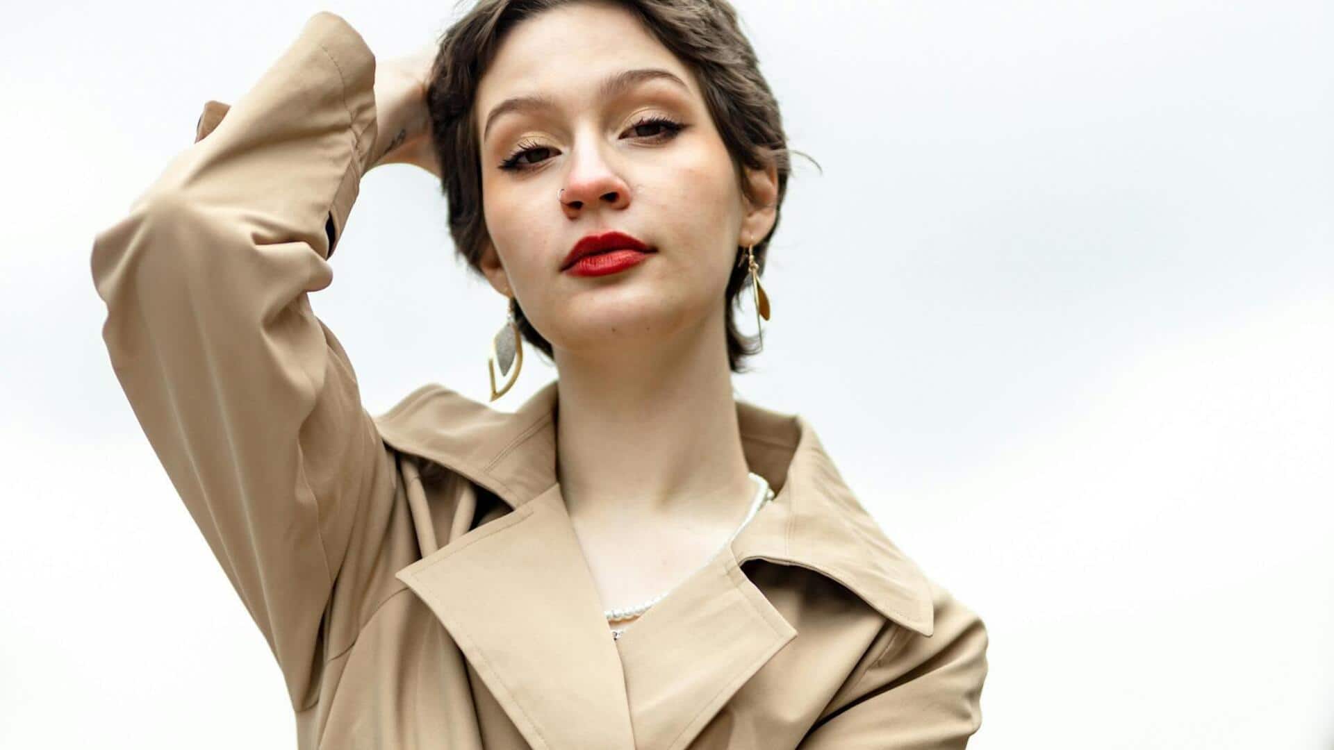 Lima cara serbaguna memakai Trench Coat klasik