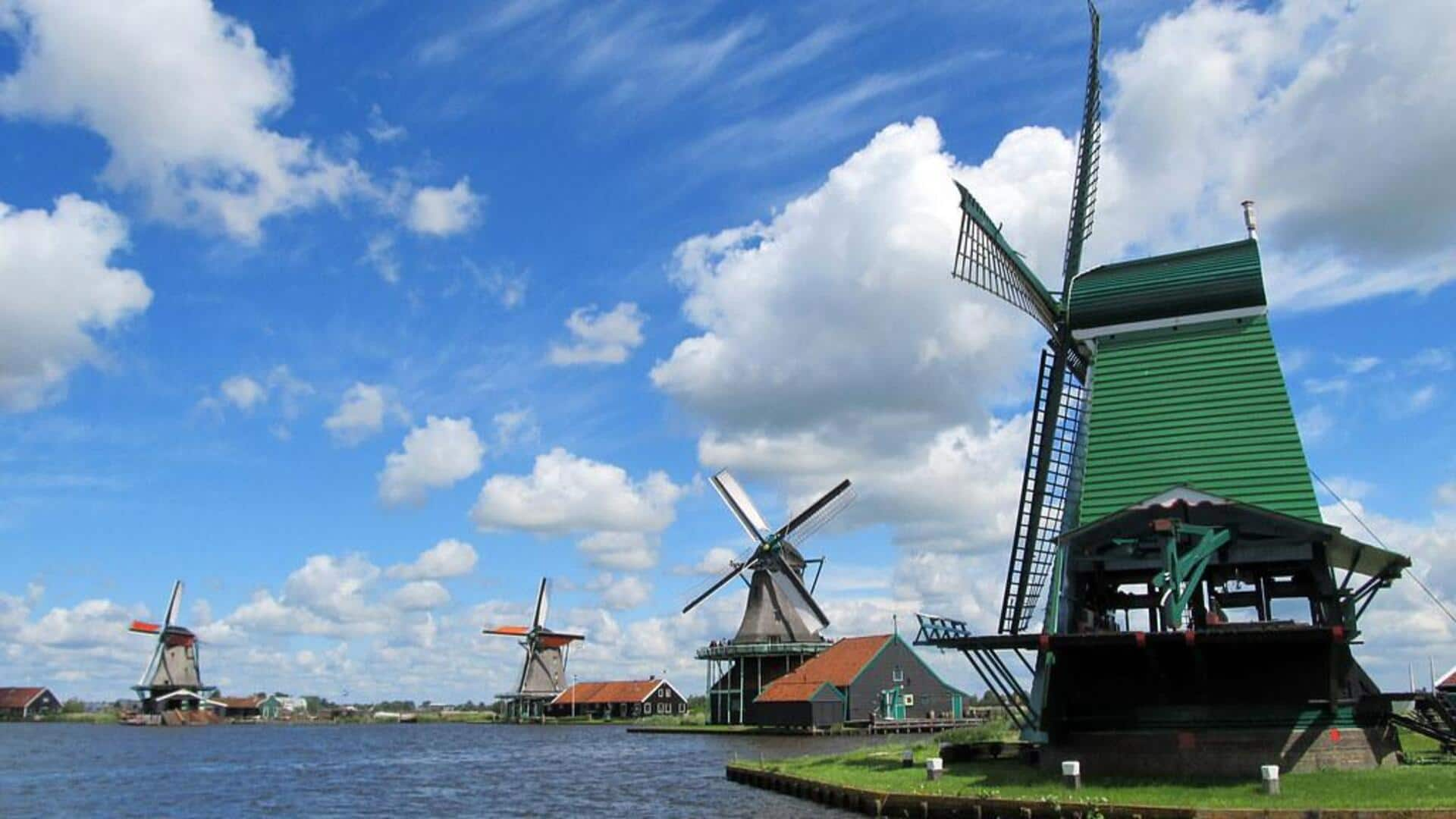 Menikmati Desa Kincir Angin Zaanse Schans, Belanda