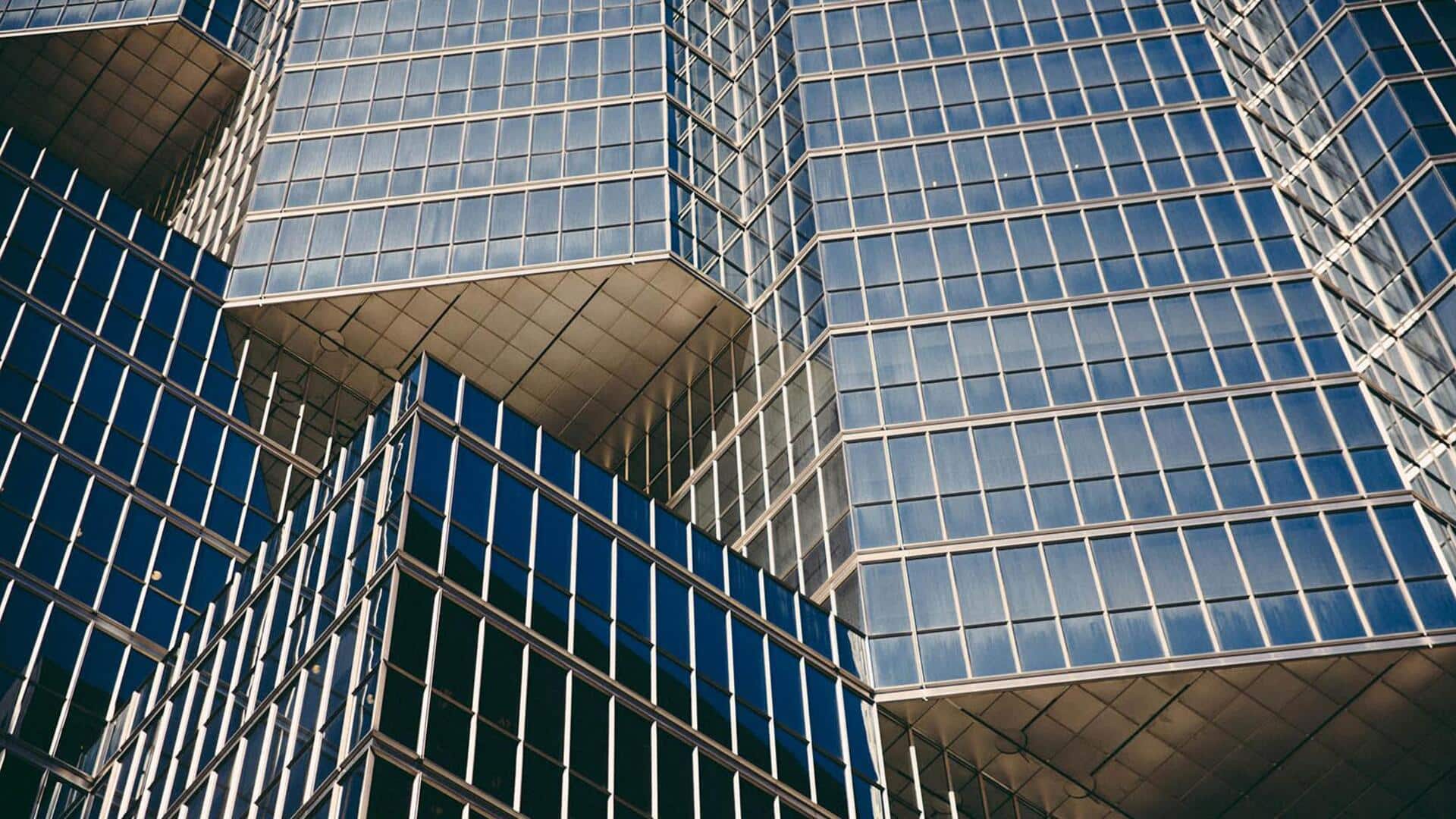 Memotret Pola Arsitektur yang Unik dengan Cahaya Alami