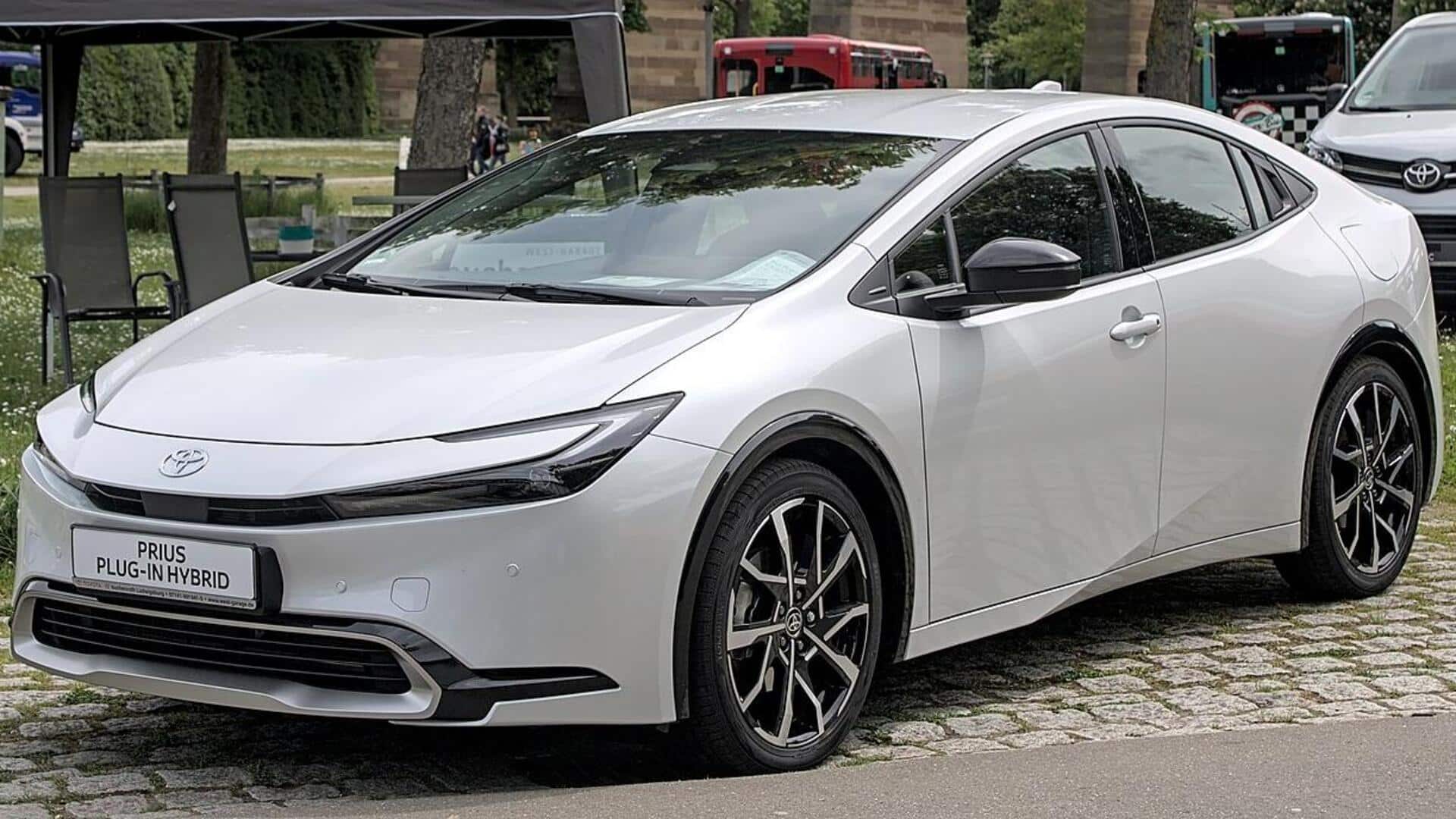 Mobil-Mobil Hybrid dengan Baterai Paling Awet