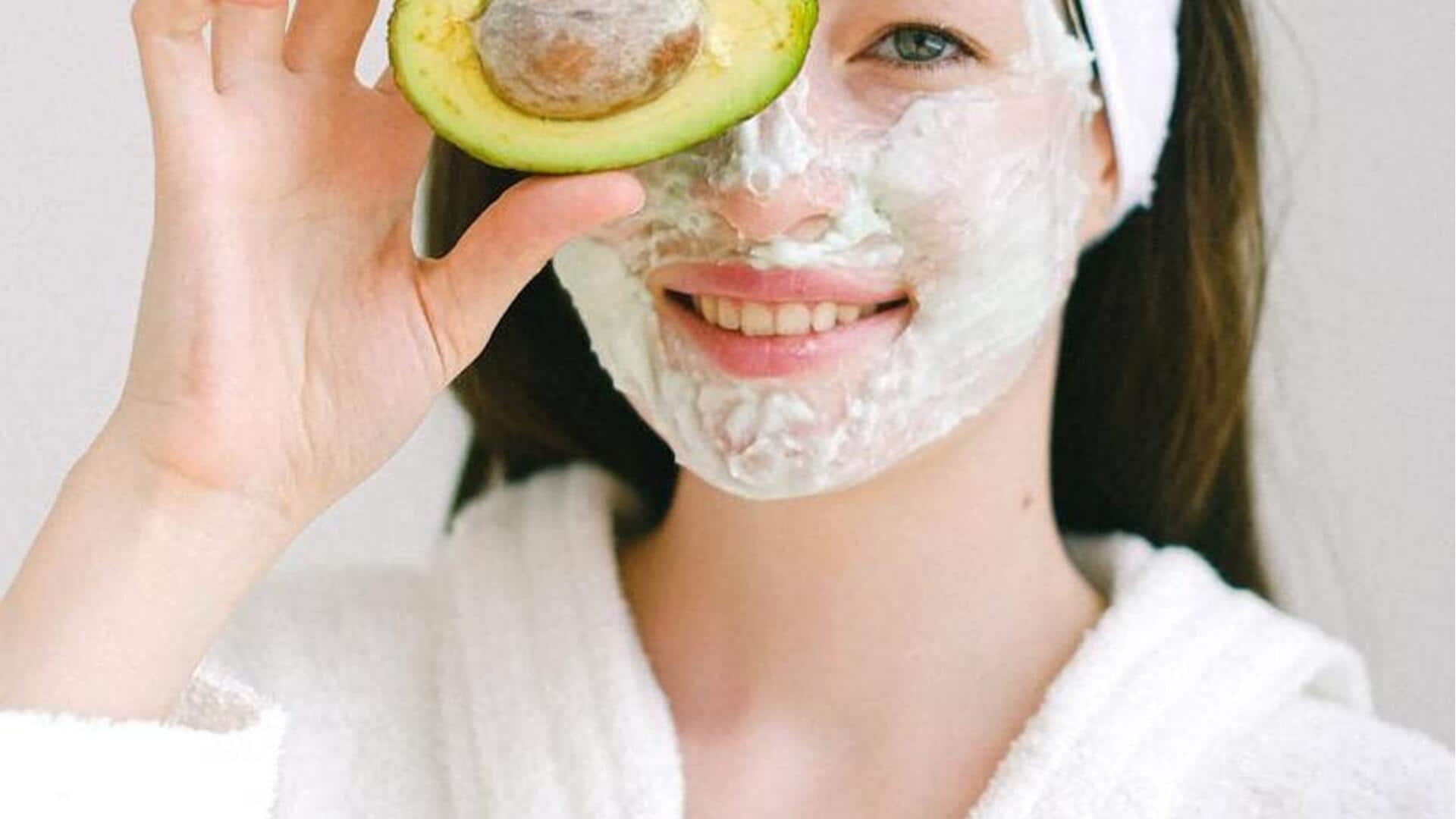 Perawatan wajah vegan alpukat untuk kulit bercahaya 