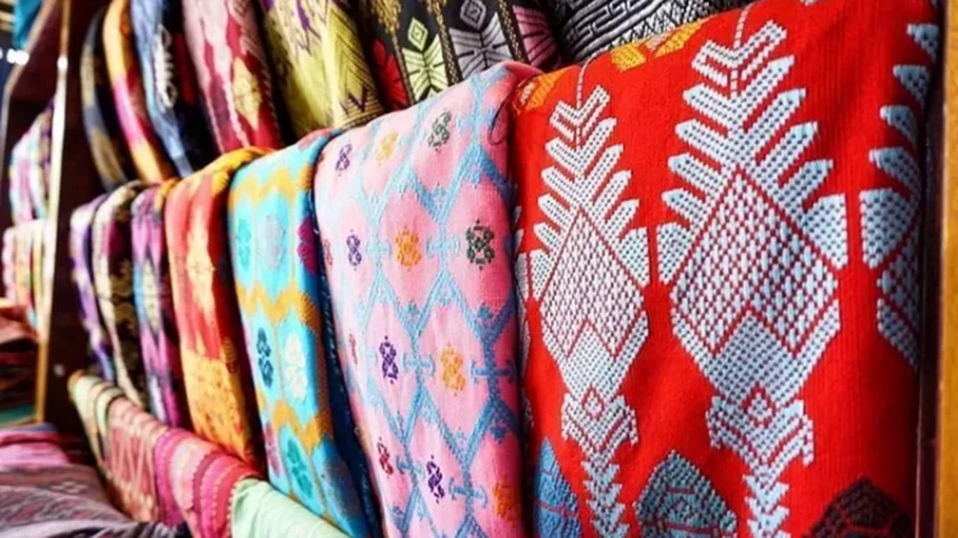 Transformasi cantik dengan cetakan Ikat Indonesia yang abadi