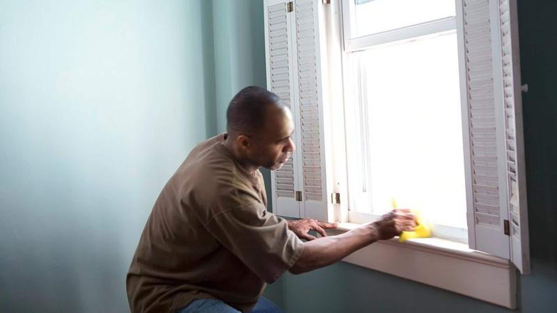 Trik sederhana untuk membersihkan jendela tanpa bekas setiap saat