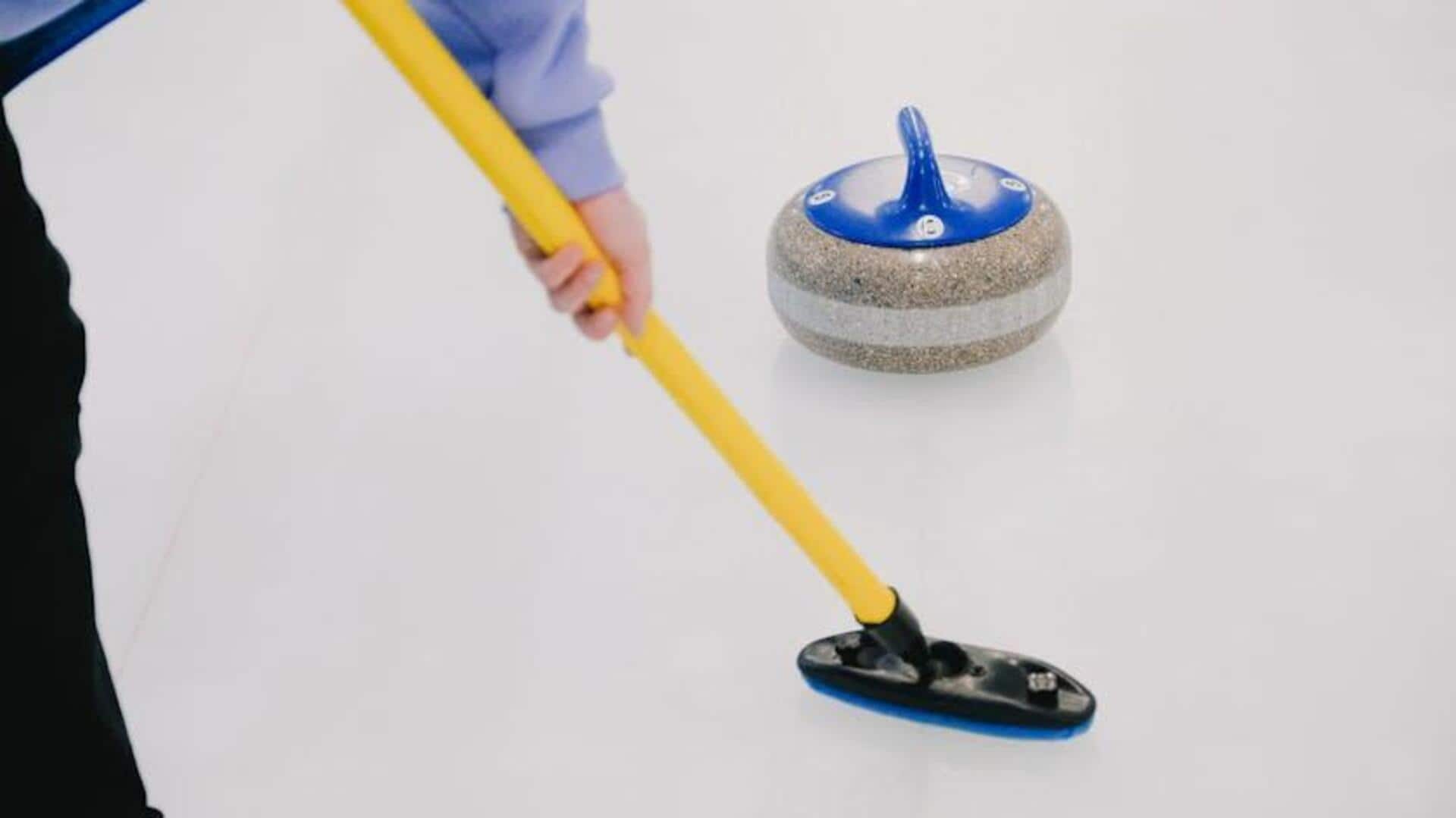 Mengapa pemain curling menyapu es selama permainan?