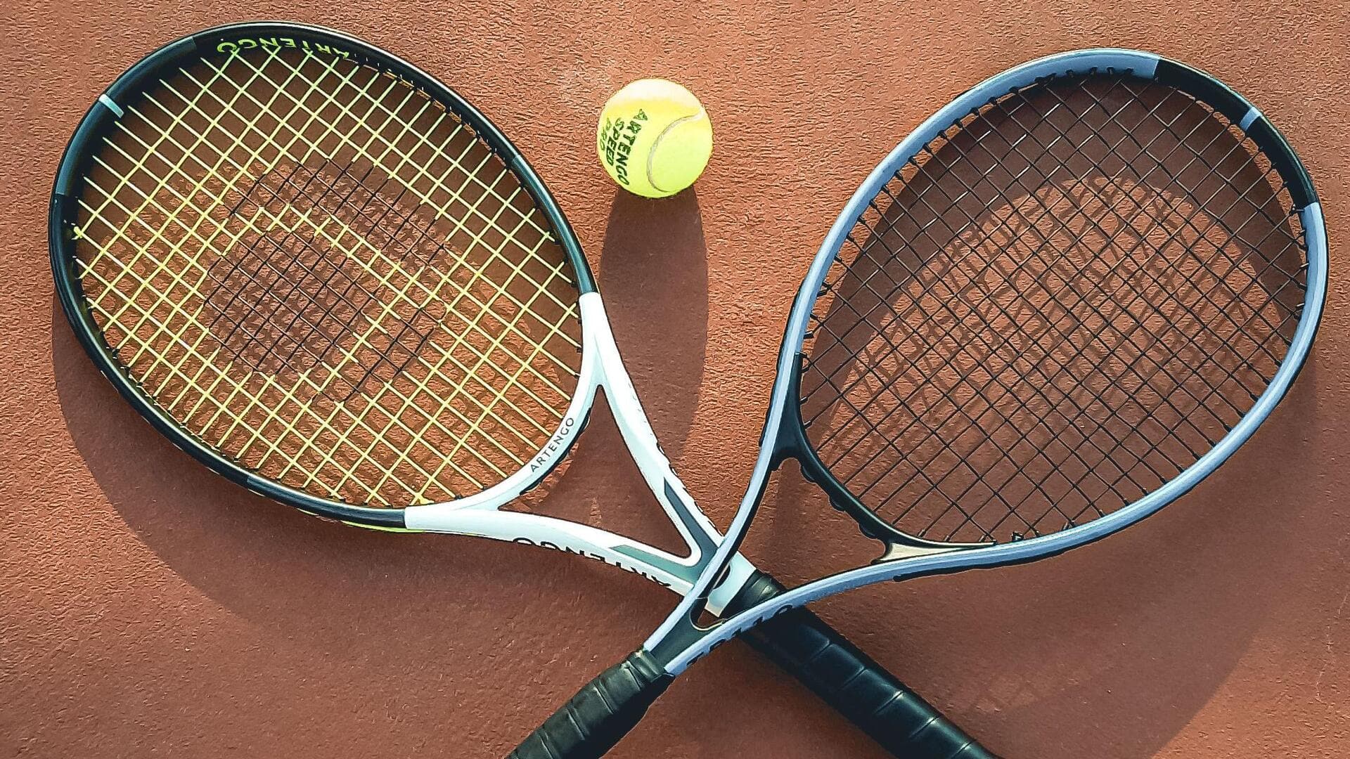 Mengapa senar raket tenis memengaruhi kontrol bola?
