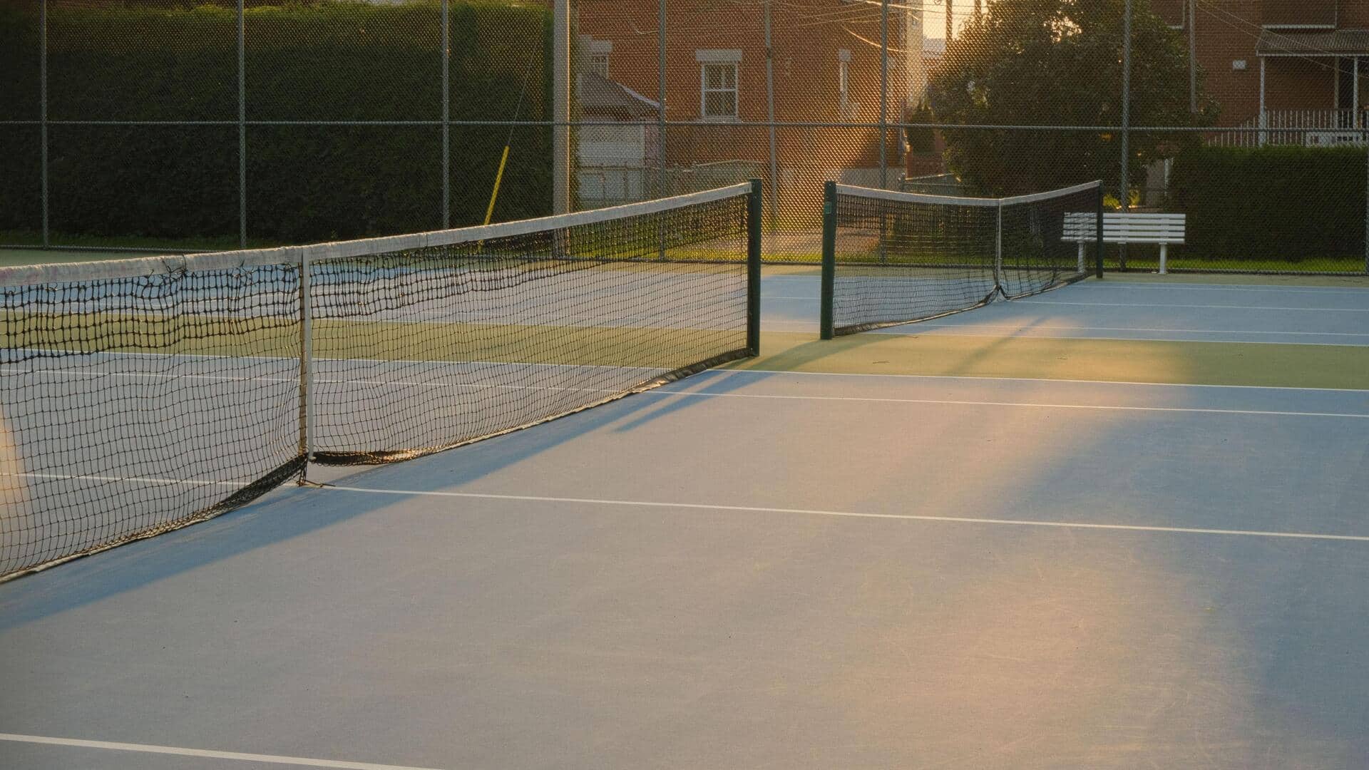 Permukaan lapangan tenis: Dampak pada permainan dan cedera