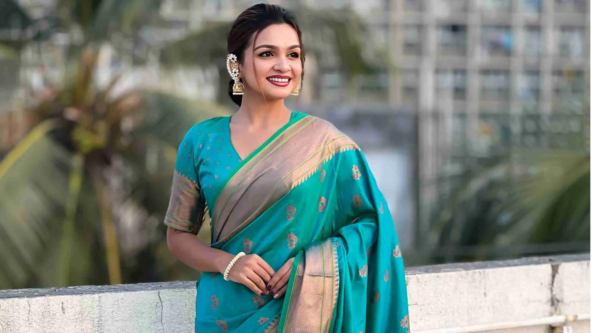 Gaya musim dingin dengan saree sutra