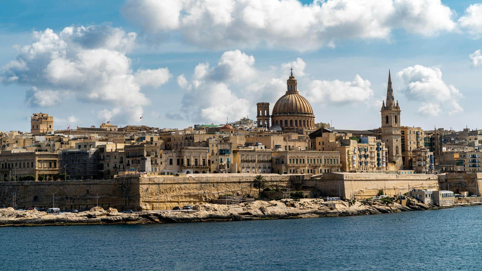 Menjelajahi Arsitektur Bersejarah Malta dengan Berjalan Kaki