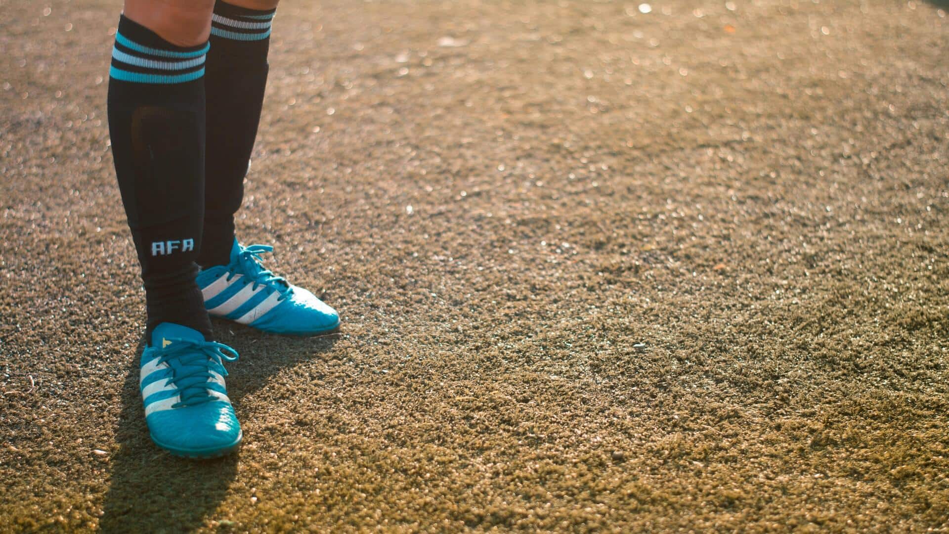 Mengapa atlet memakai kaos kaki di atas betis saat berlari?