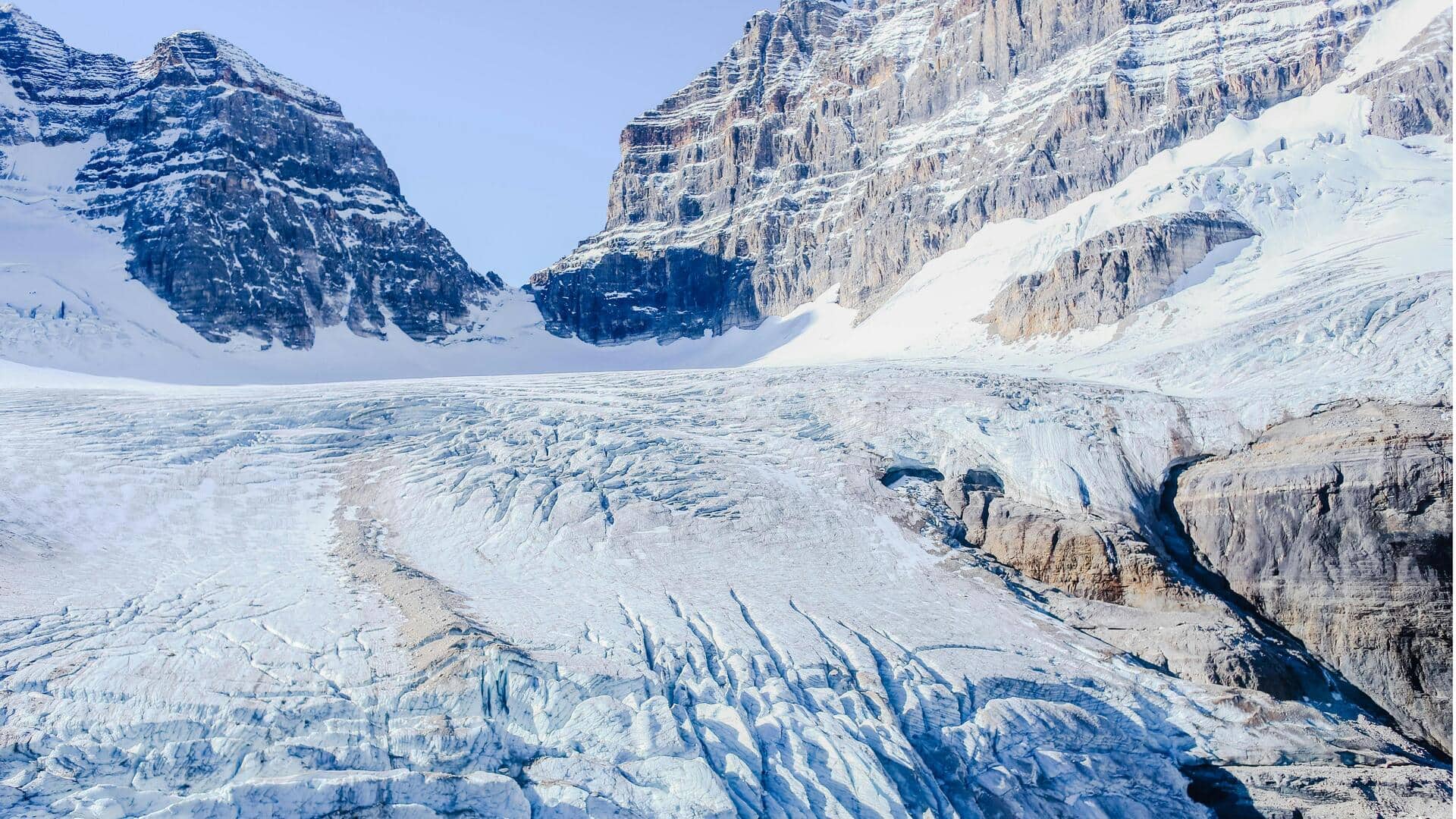 Menjelajahi Padang Es di Taman Nasional Jasper, Kanada
