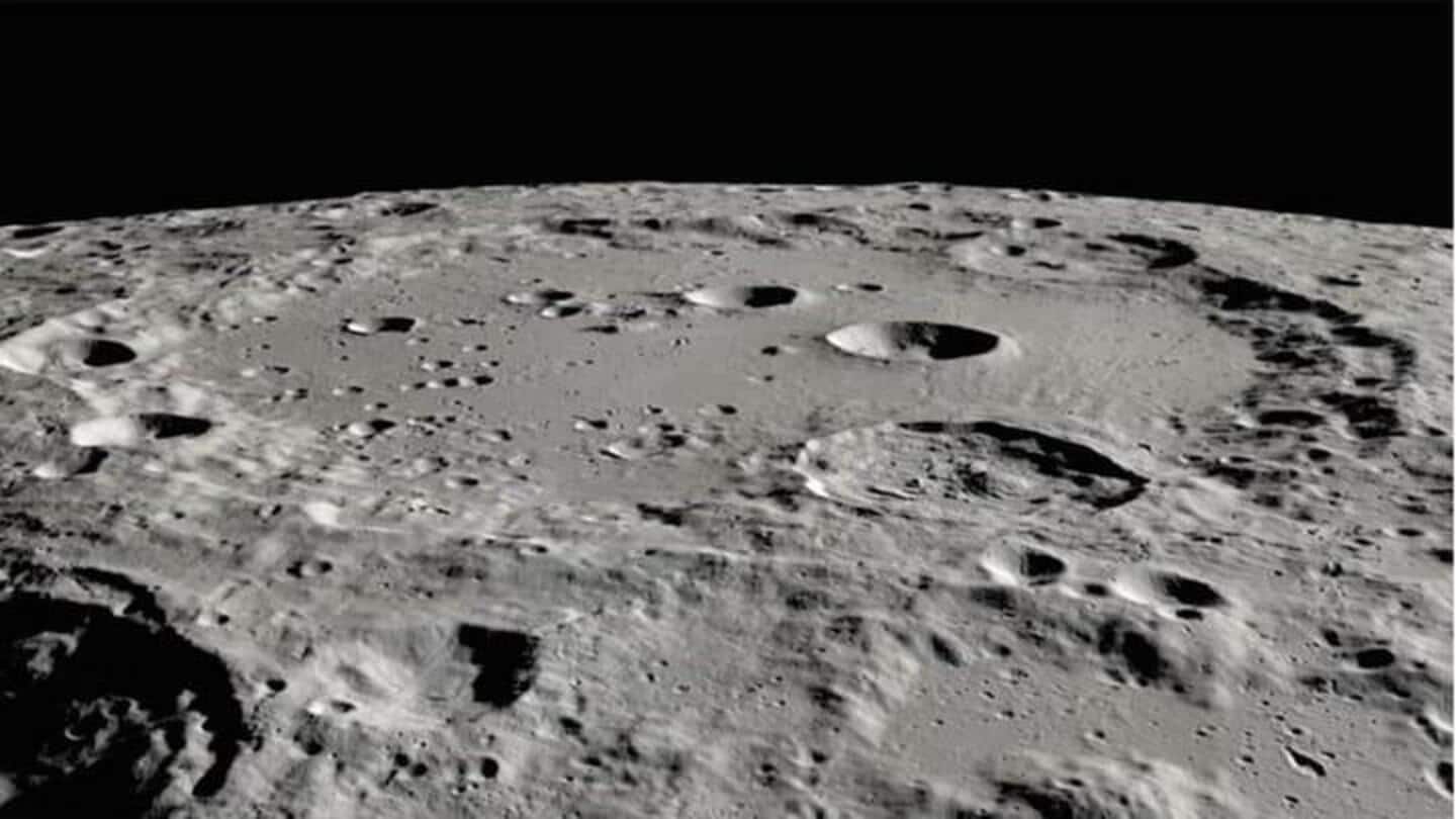 Para ilmuwan menemukan air yang terperangkap dalam manik-manik kaca di Bulan