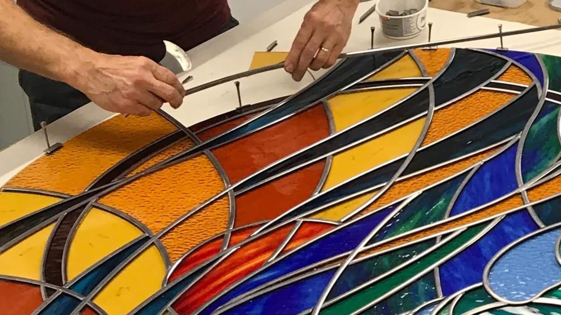 Menjelajahi Seni Kaca Patri yang Penuh Kisah